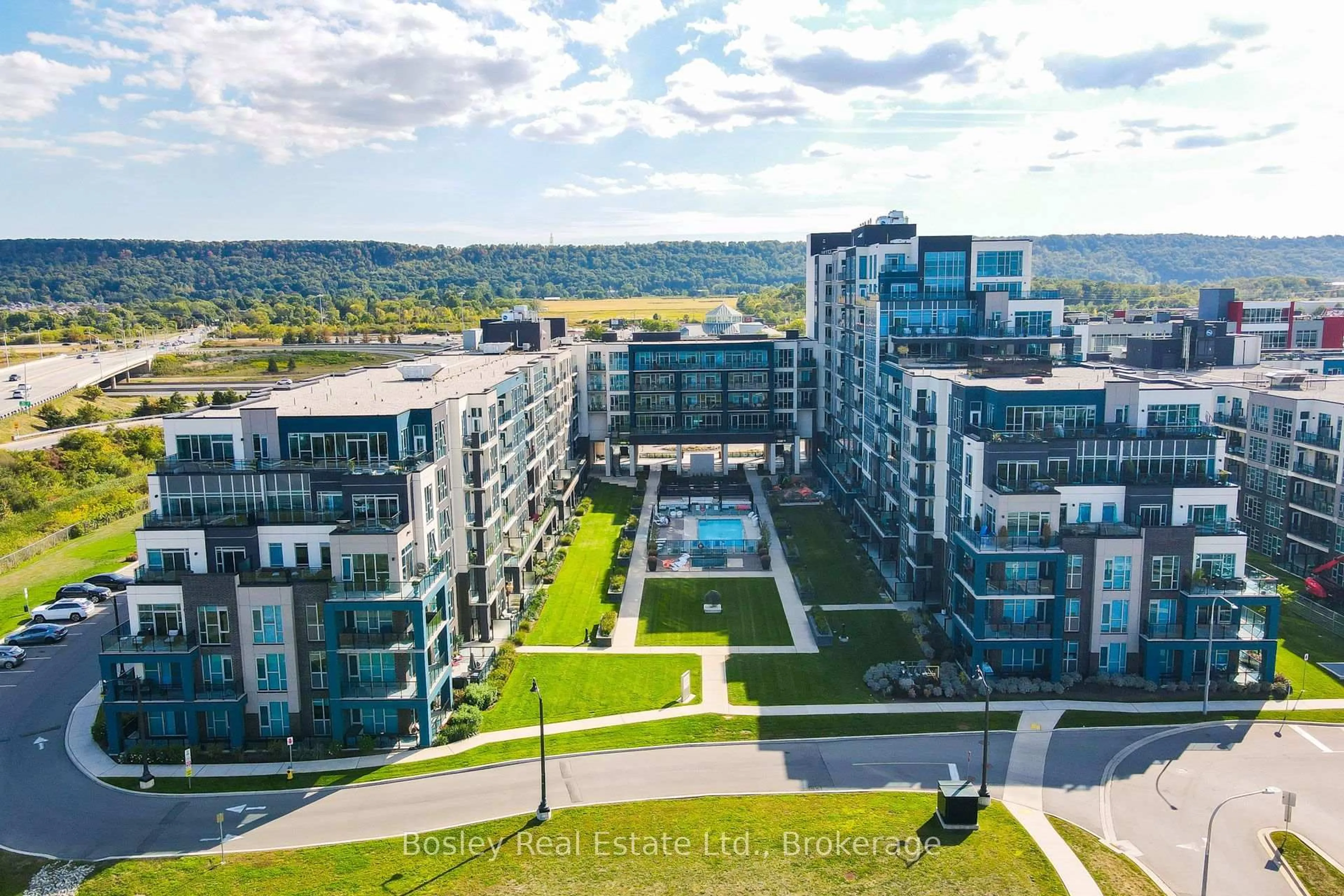 A pic from outside/outdoor area/front of a property/back of a property/a pic from drone, unknown for 16 Concord Pl #550, Grimsby Ontario L3M 0J1