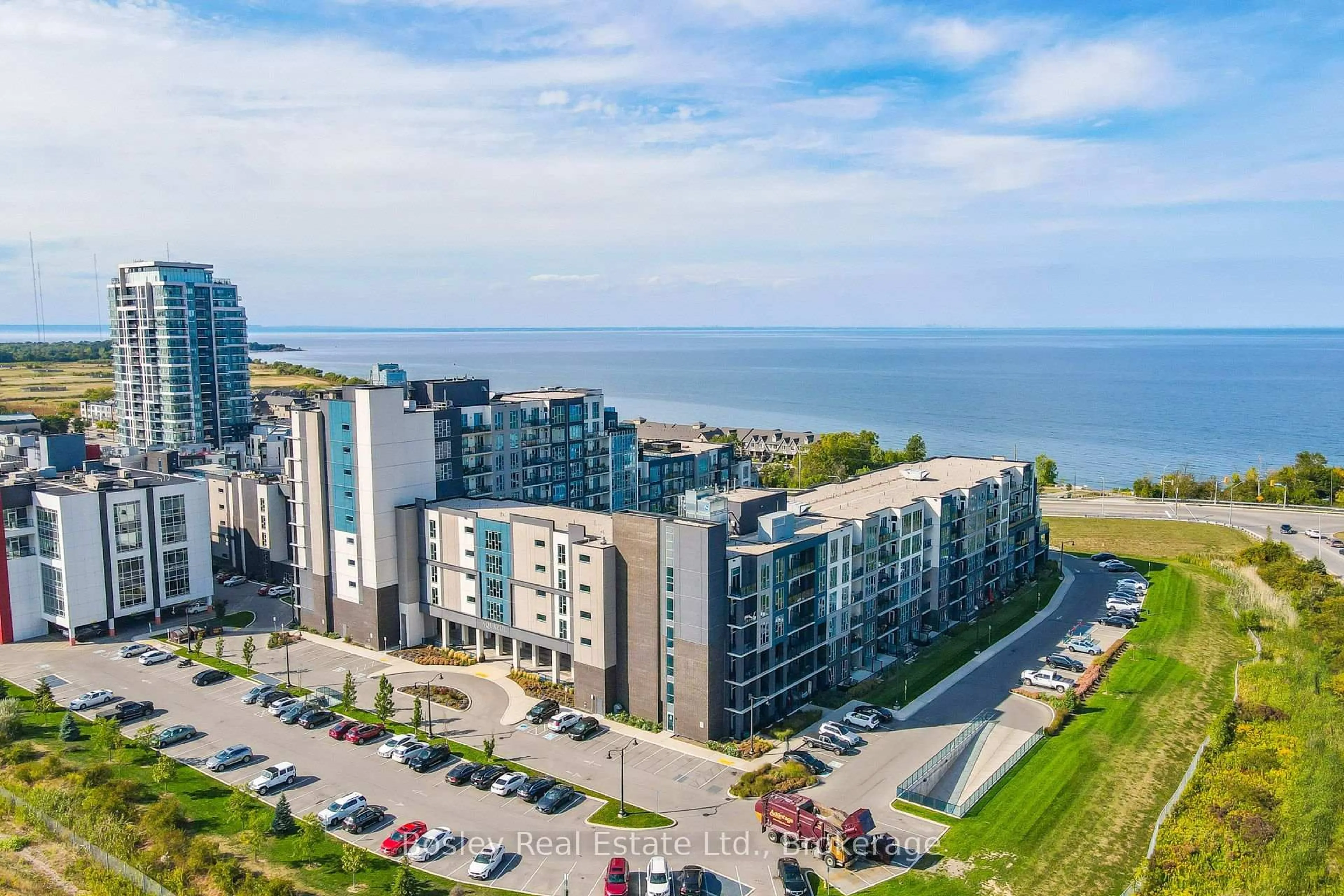 A pic from outside/outdoor area/front of a property/back of a property/a pic from drone, water/lake/river/ocean view for 16 Concord Pl #550, Grimsby Ontario L3M 0J1