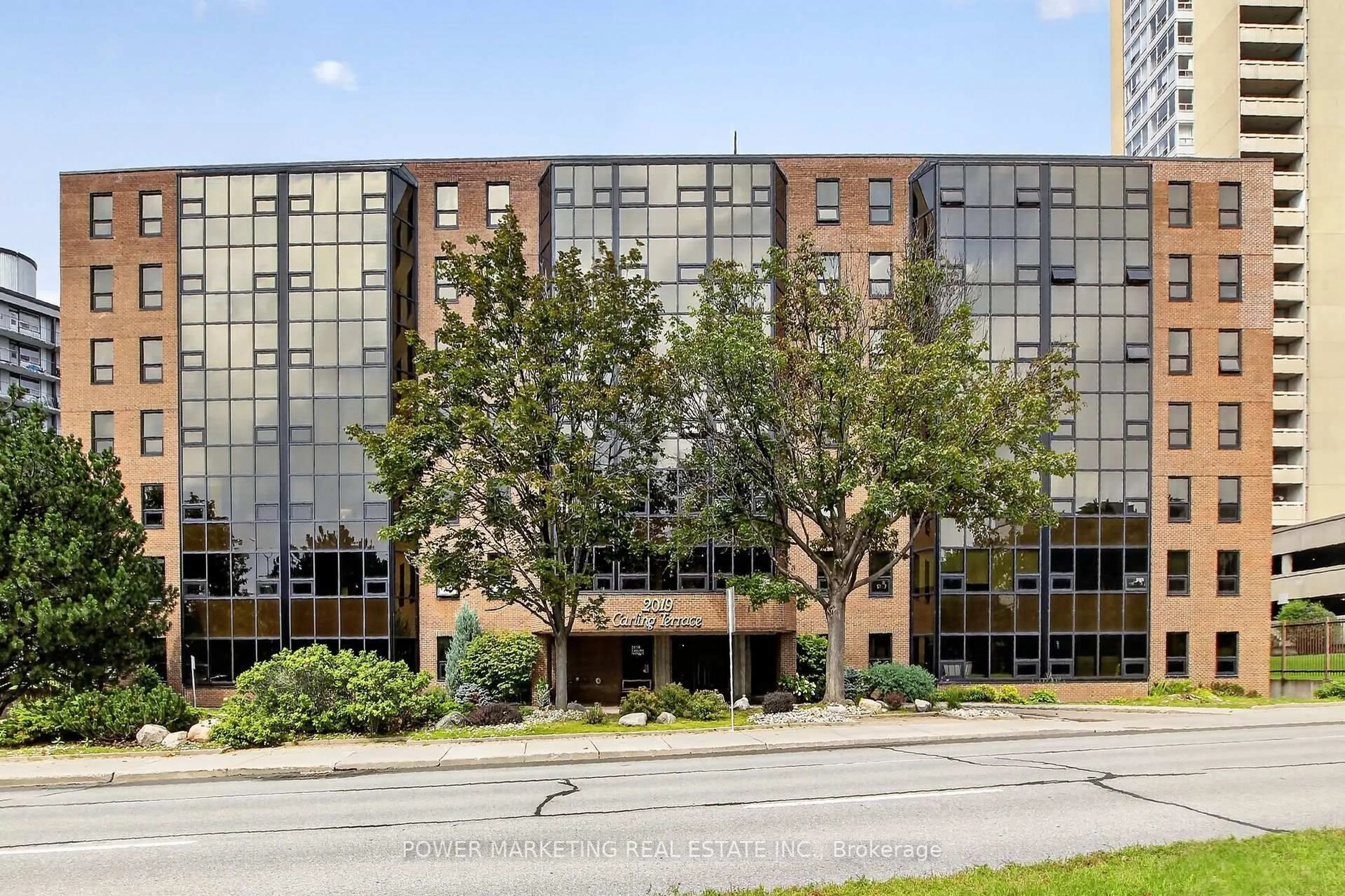 Indoor foyer for 2019 CARLING Ave #310, Ottawa Ontario K2A 4A2