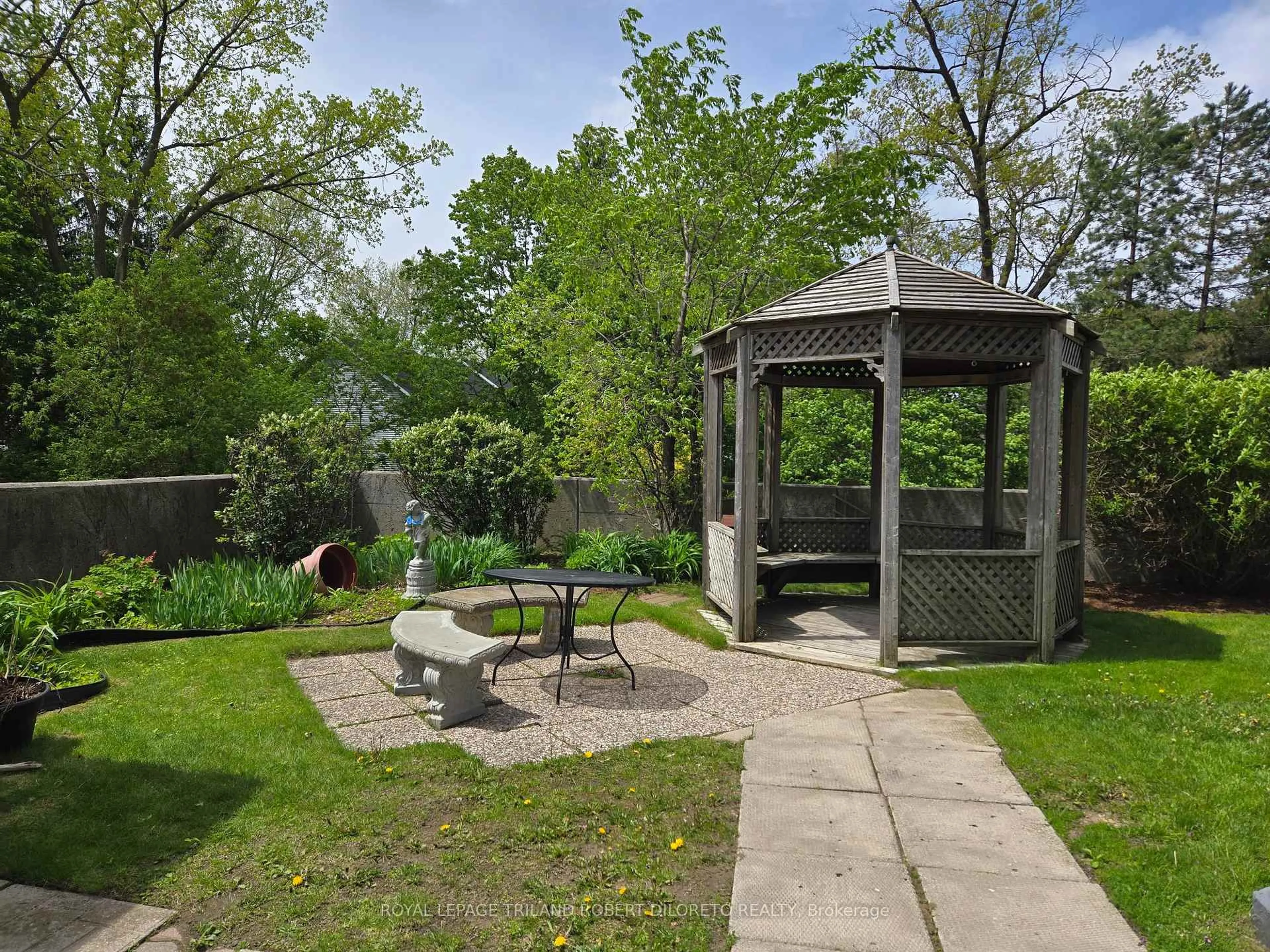 Patio, unknown for 45 Pond Mills Rd #205, London South Ontario N5Z 4W5