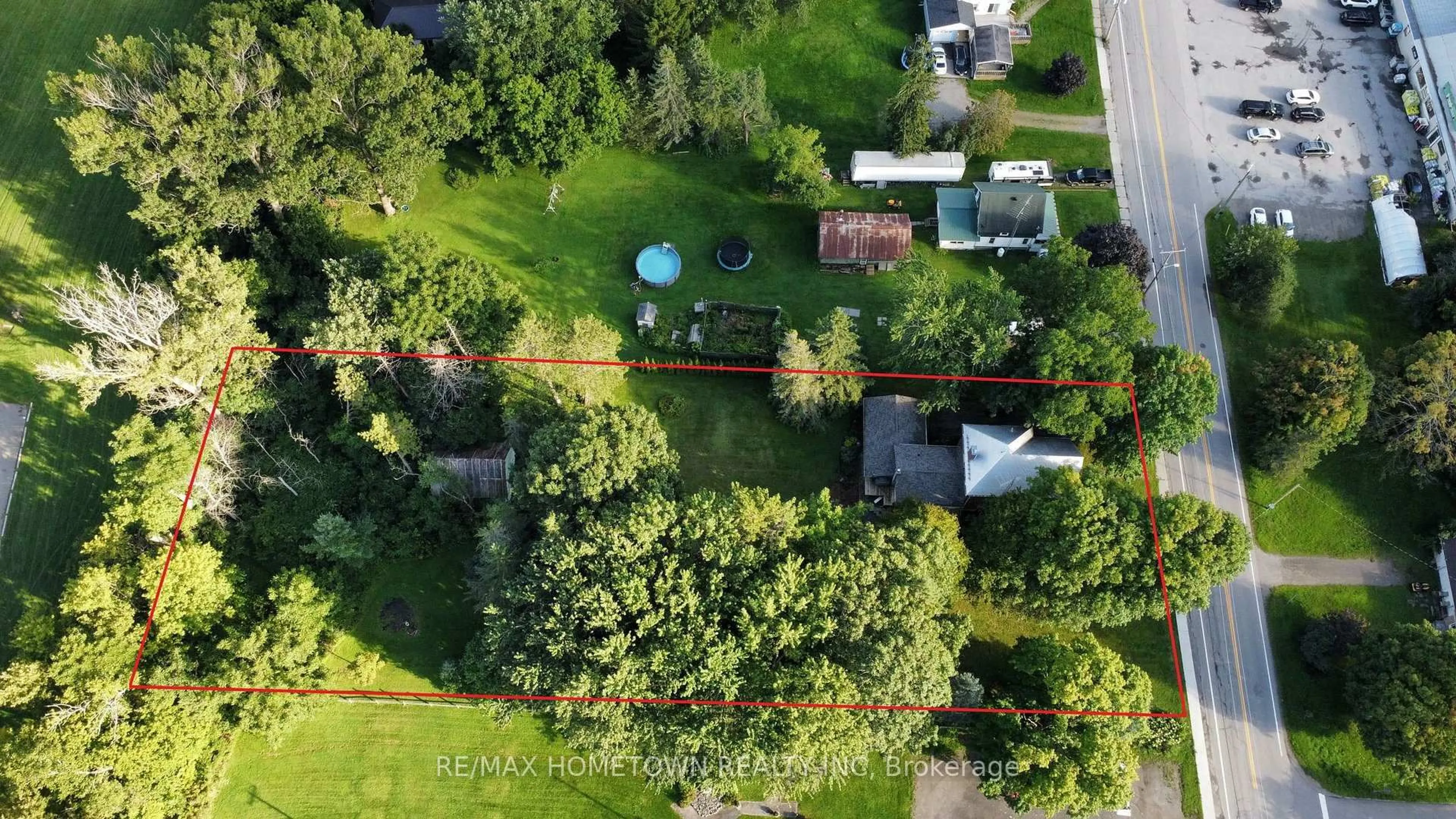 A pic from outside/outdoor area/front of a property/back of a property/a pic from drone, unknown for 9 Quabbin Rd, Front of Yonge Ontario K0E 1R0