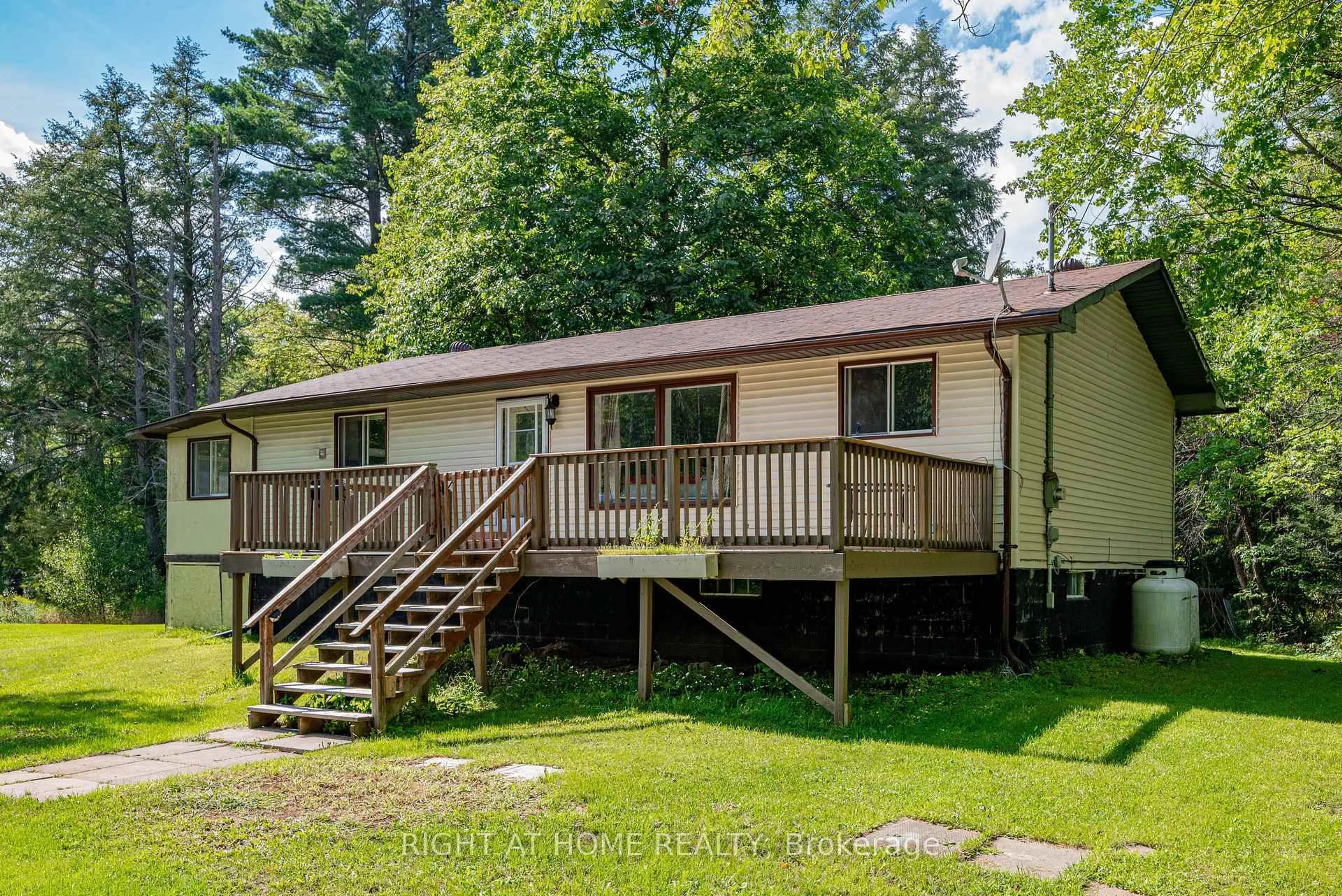 A pic from outside/outdoor area/front of a property/back of a property/a pic from drone, unknown for 31 Morrison St, Kawartha Lakes Ontario K0M 2L0