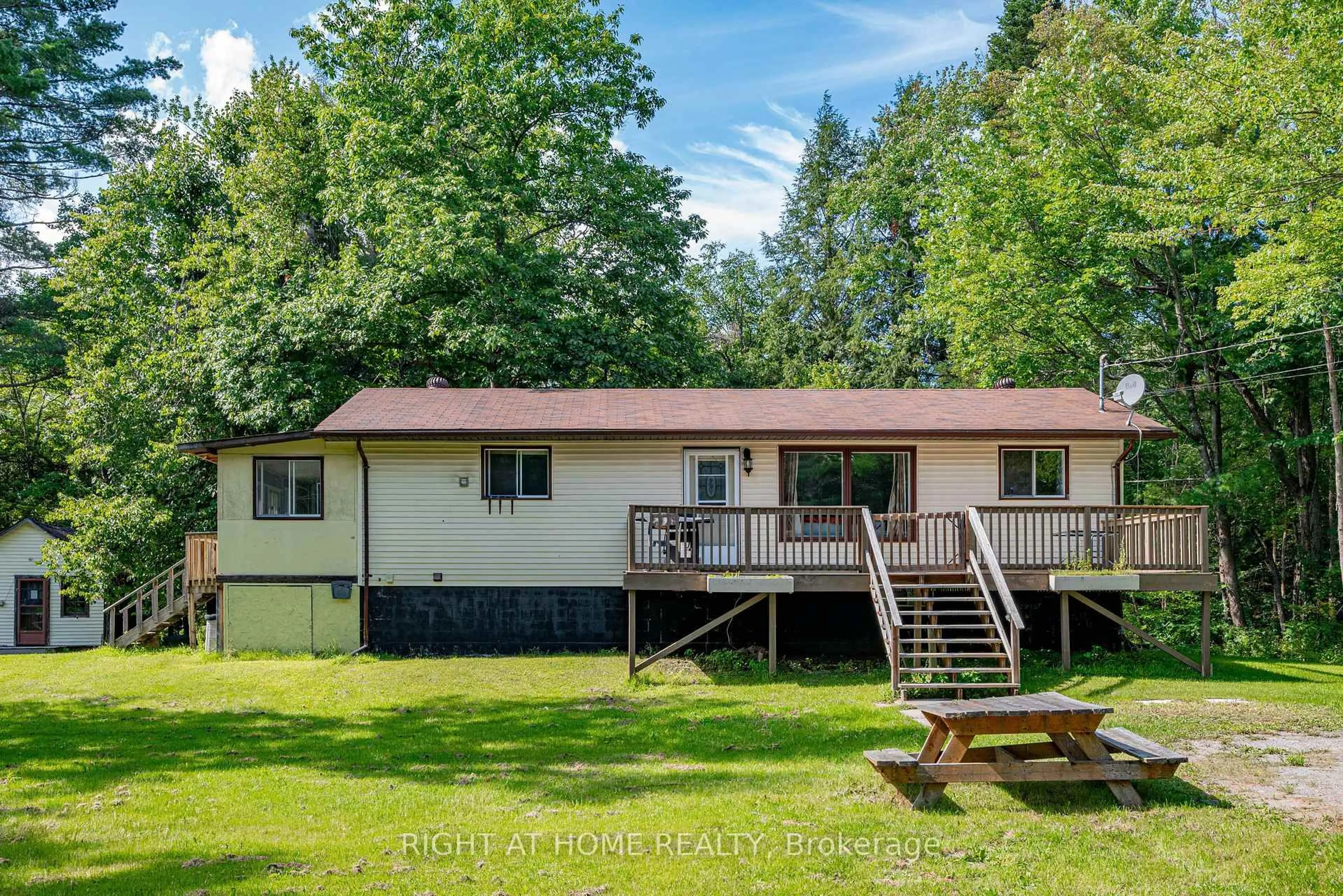 A pic from outside/outdoor area/front of a property/back of a property/a pic from drone, unknown for 31 Morrison St, Kawartha Lakes Ontario K0M 2L0