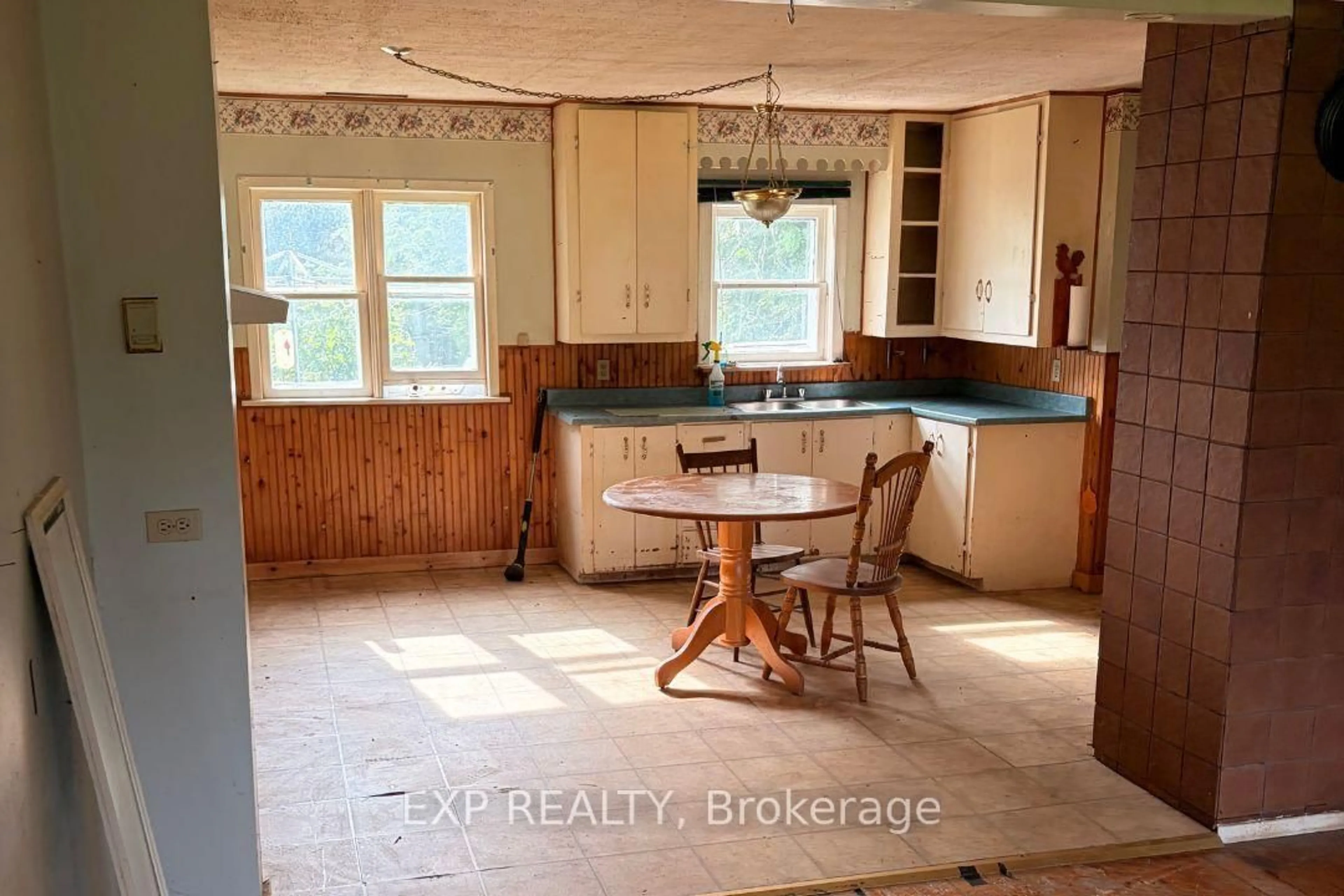 Open concept kitchen, ceramic/tile floor for 325 County Rd 16 Rd, Elizabethtown-Kitley Ontario K0G 1G0