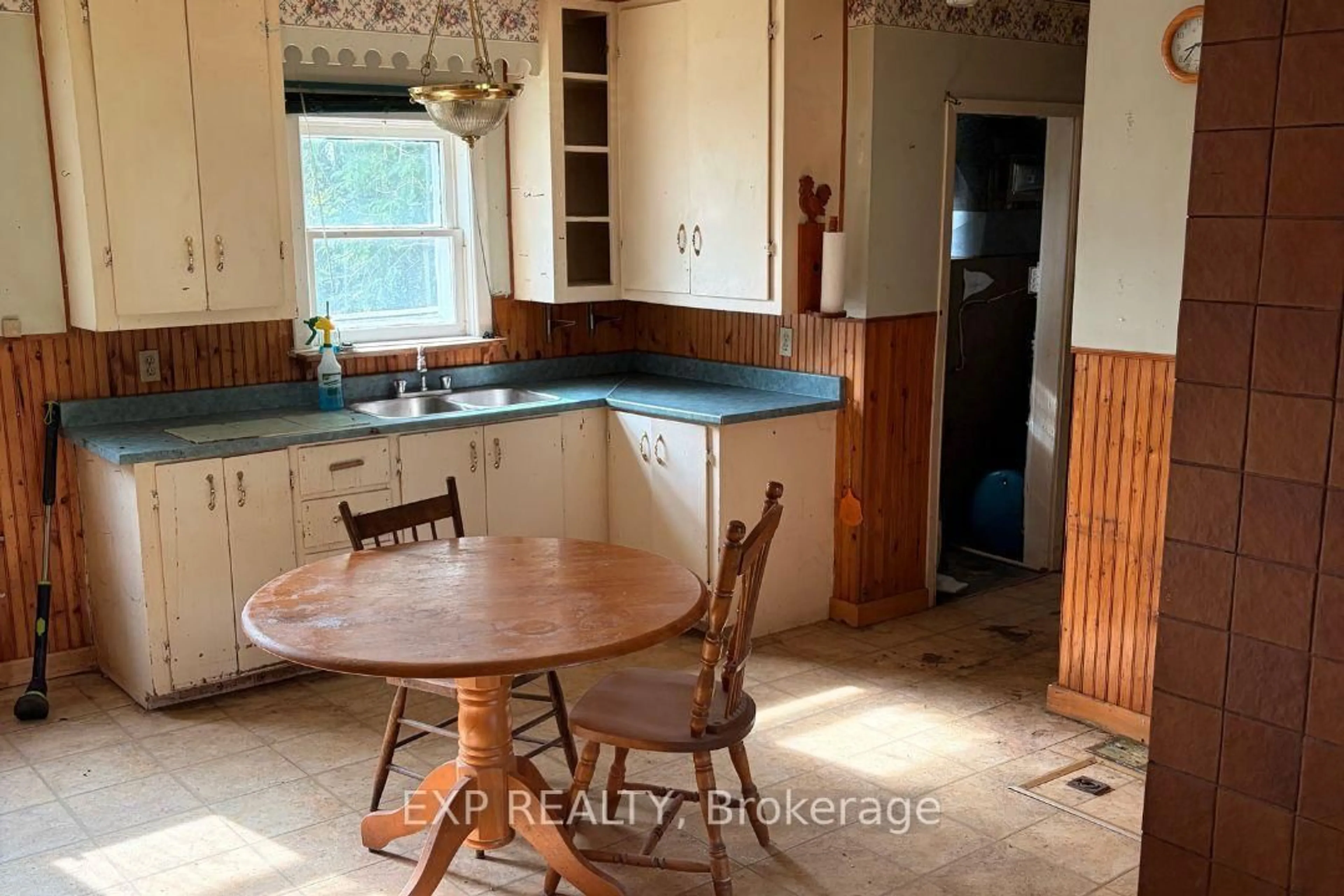 Standard kitchen, unknown for 325 County Rd 16 Rd, Elizabethtown-Kitley Ontario K0G 1G0