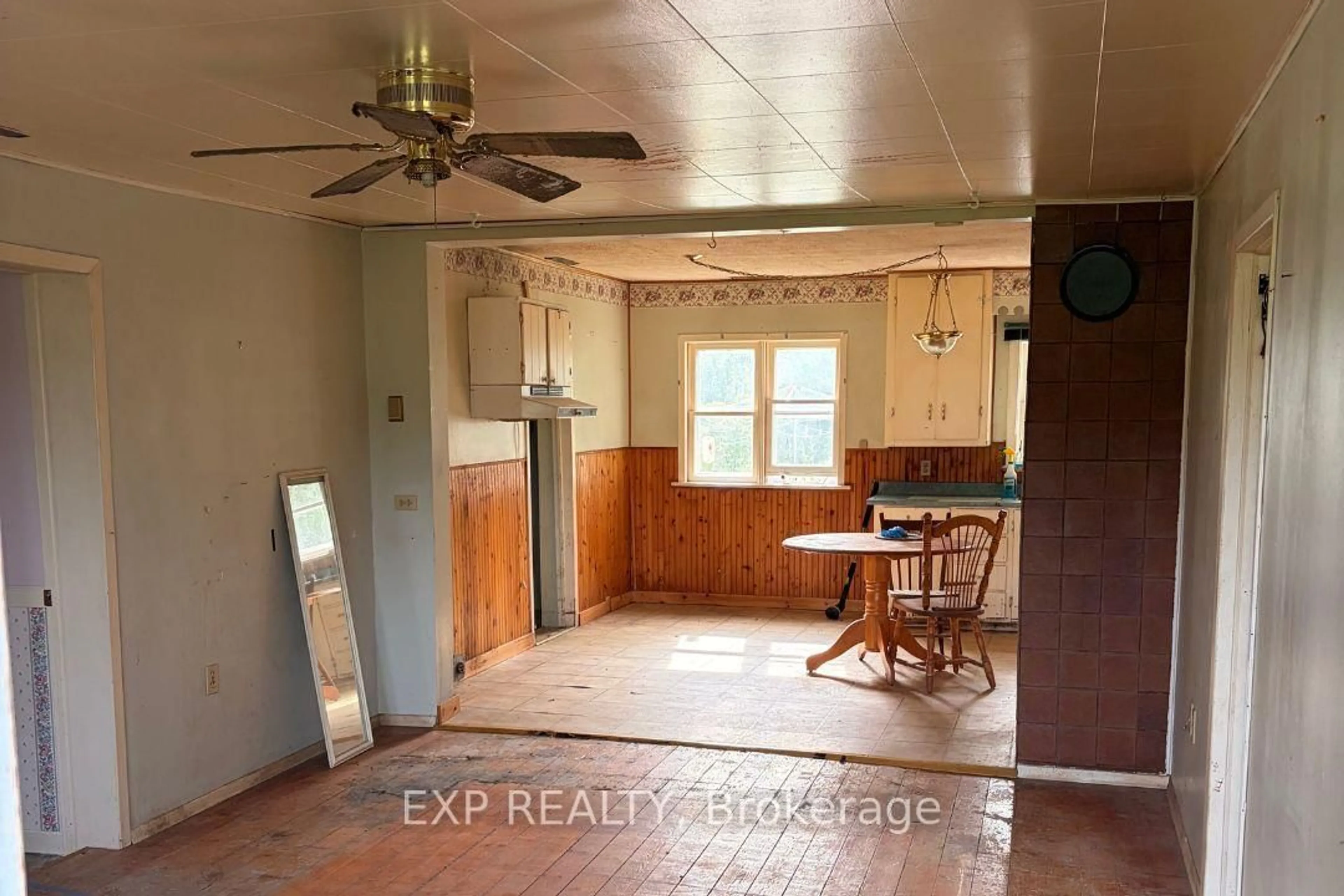 A pic of a room for 325 County Rd 16 Rd, Elizabethtown-Kitley Ontario K0G 1G0