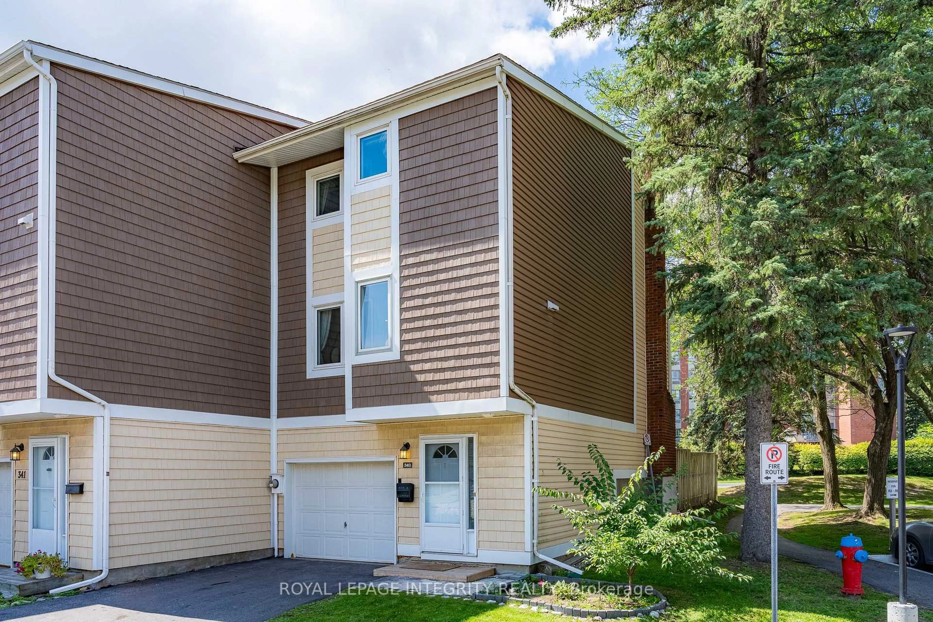 Home with vinyl exterior material, street for 340 Stowe Crt #171, Ottawa Ontario K2K 1Z6