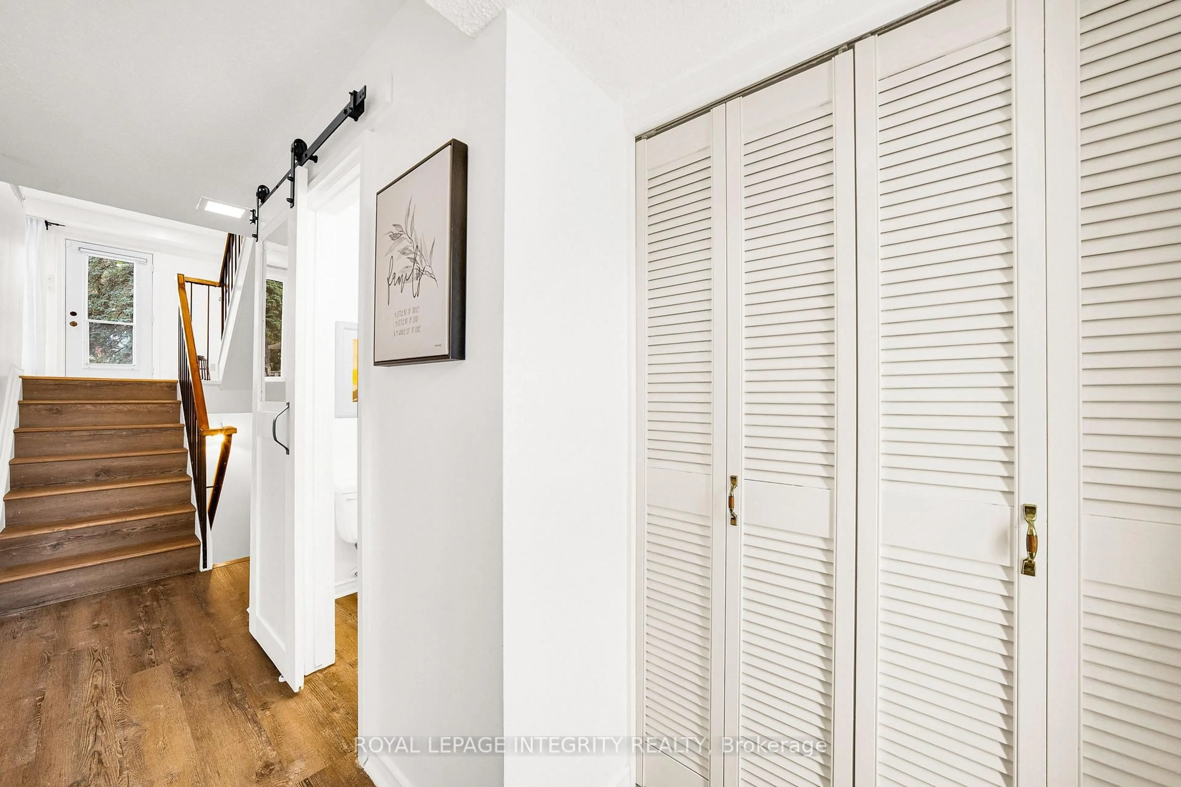 Indoor entryway for 340 Stowe Crt #171, Ottawa Ontario K2K 1Z6