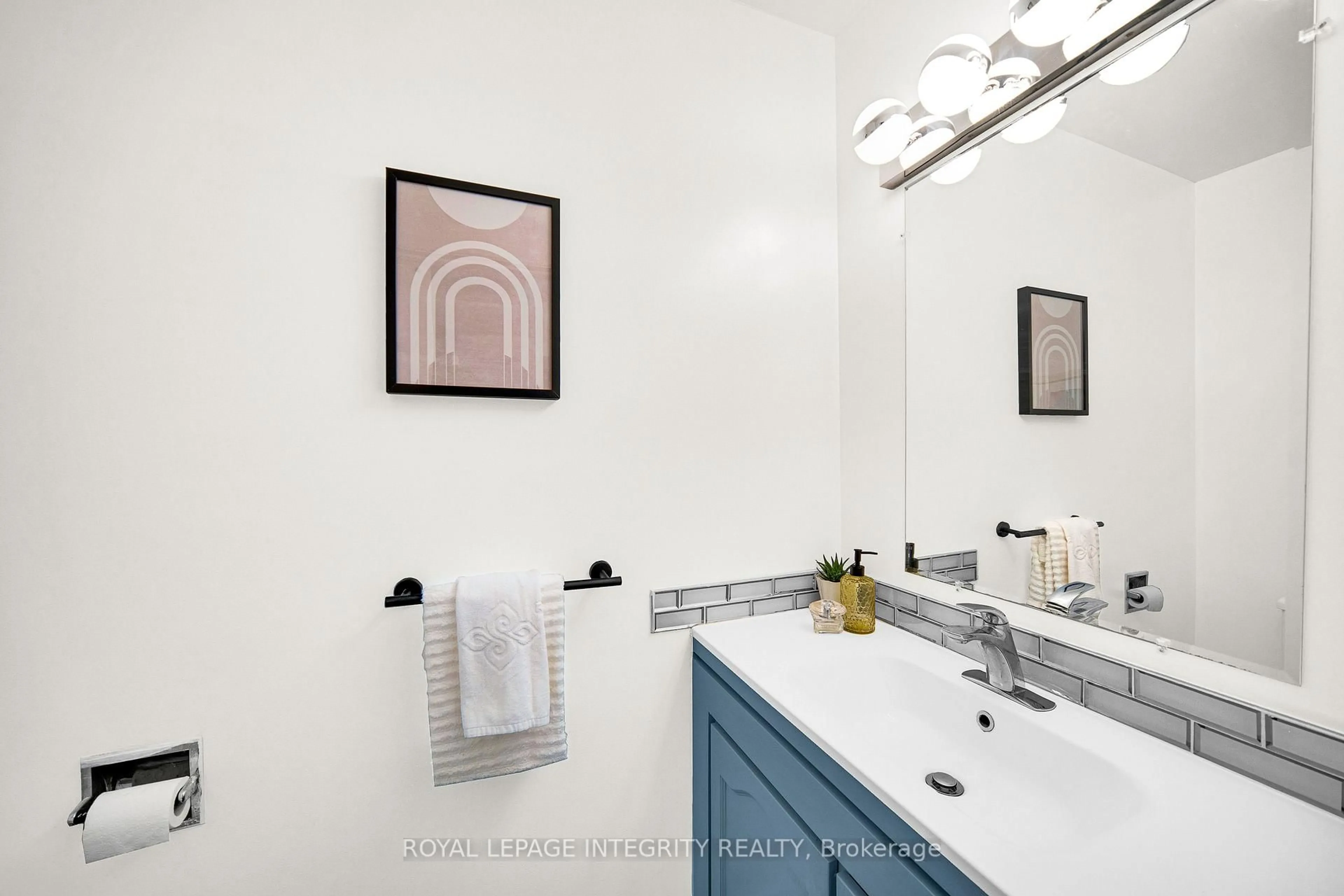 Contemporary bathroom, ceramic/tile floor for 340 Stowe Crt #171, Ottawa Ontario K2K 1Z6