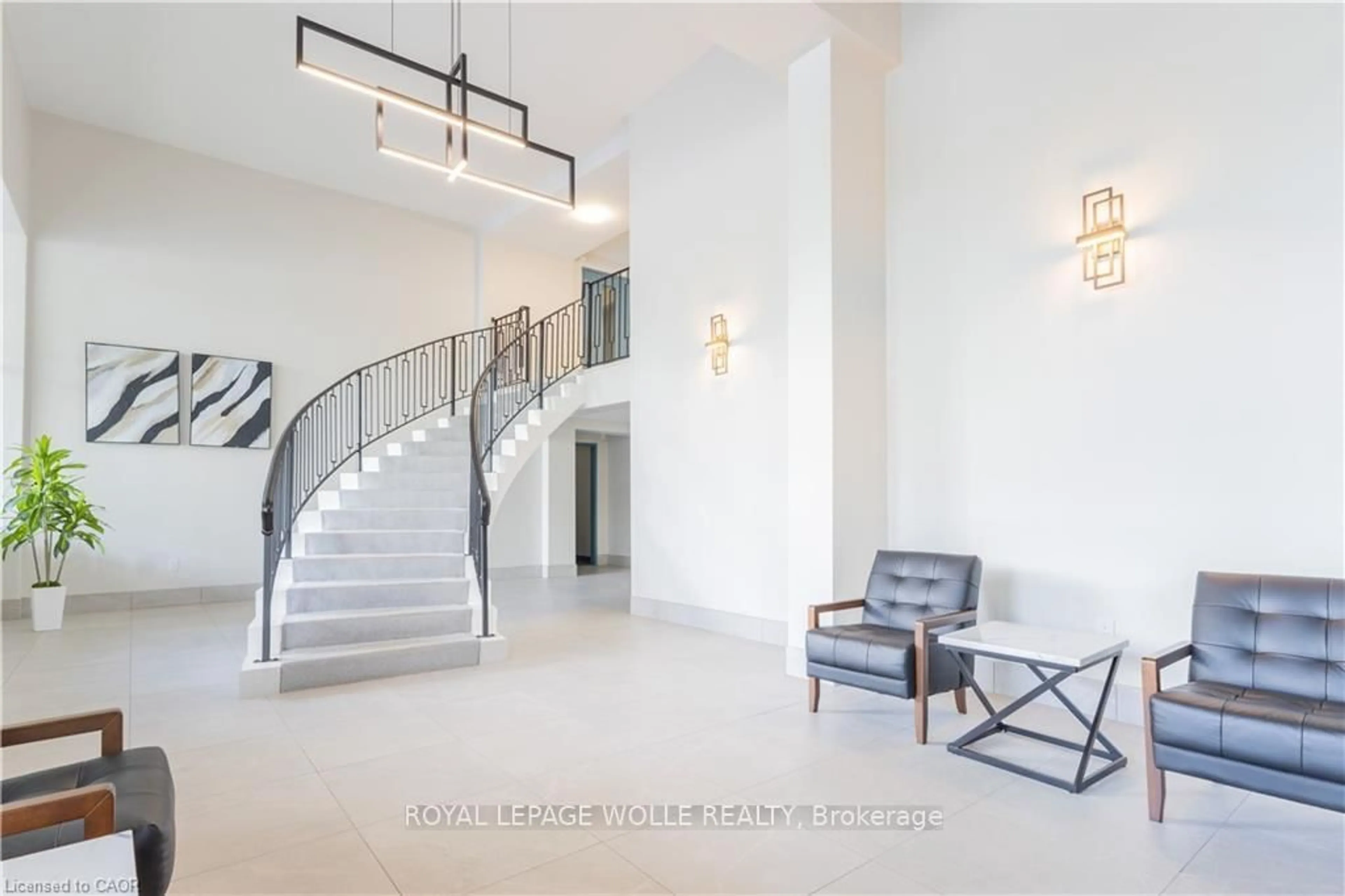 Indoor foyer for 24 Midland Dr #503B, Kitchener Ontario N2A 2A8