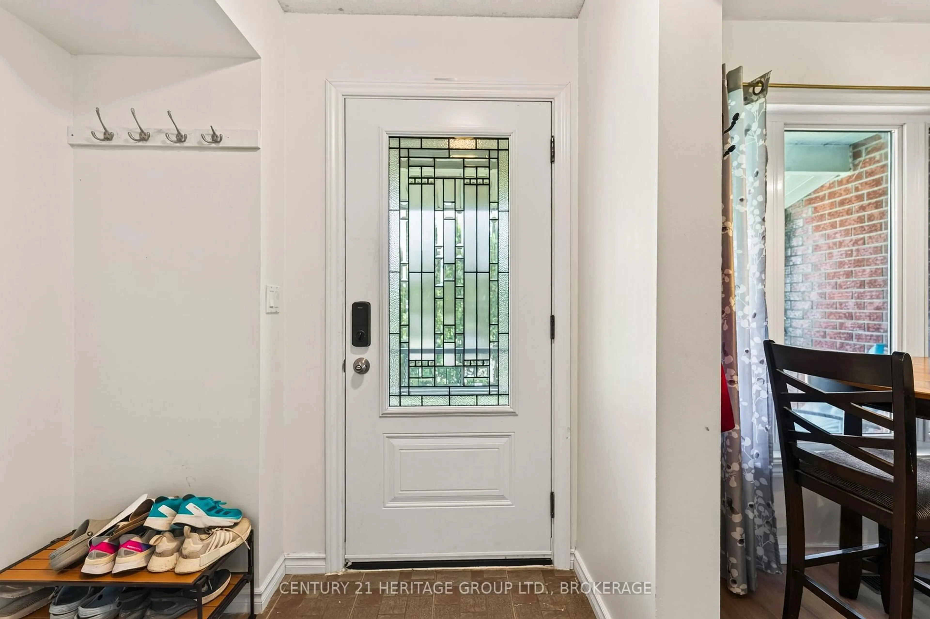 Indoor entryway for 944 Warburton Cres, Kingston Ontario K7M 8L1