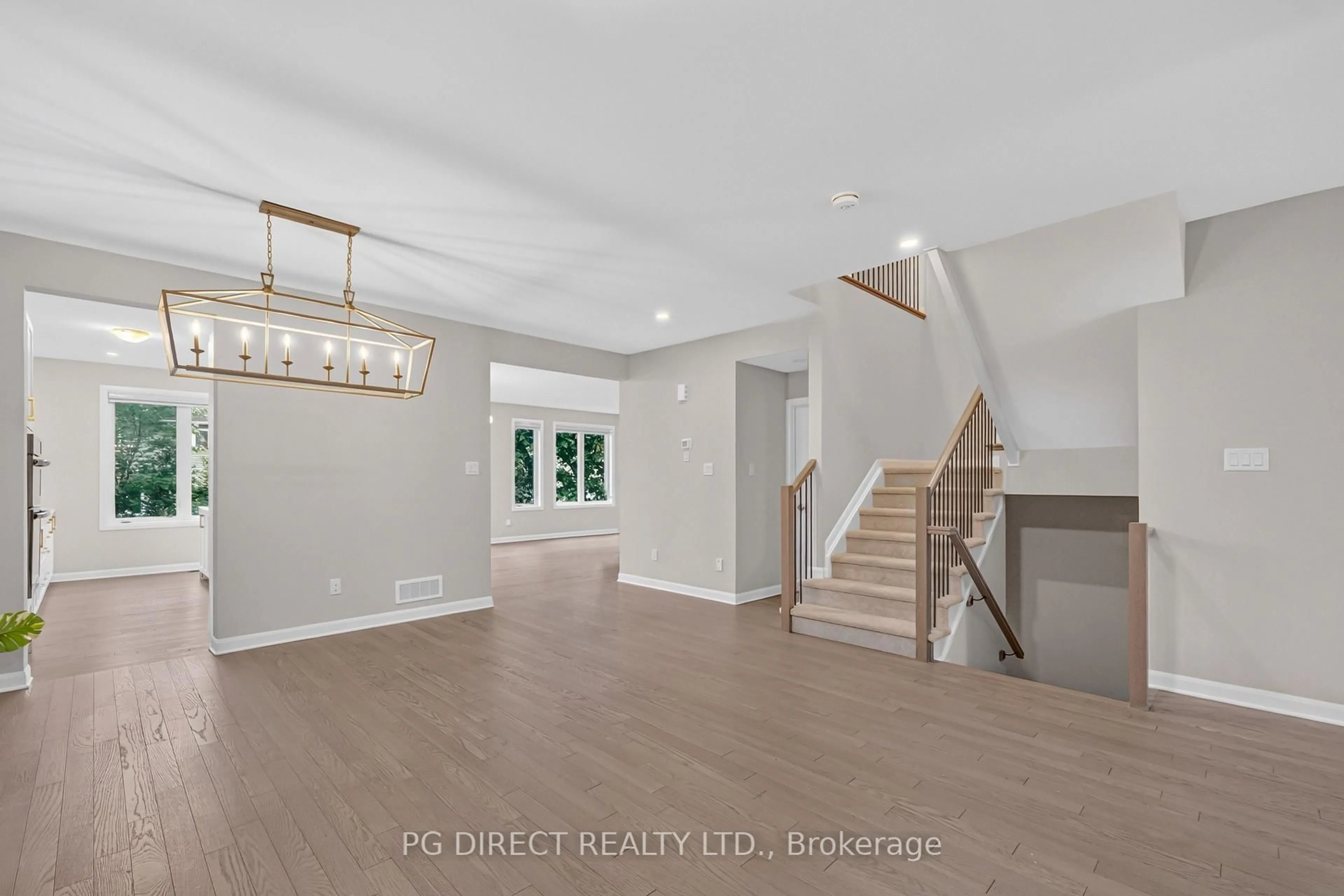 Indoor entryway for 136 Gosling Cres, Kanata Ontario K2W 0K6