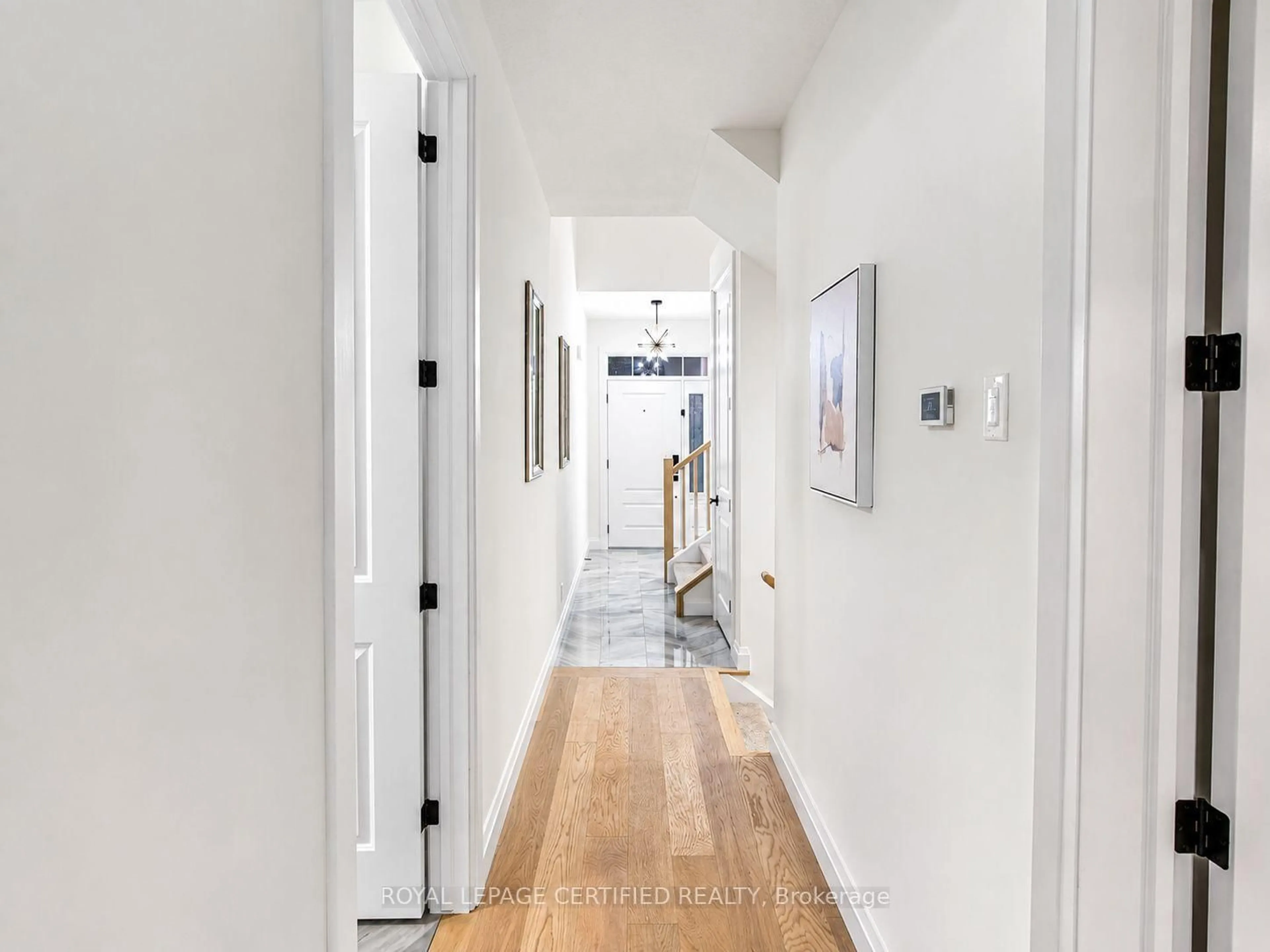 Indoor entryway for 242 Mount Pleasant St #10, Brantford Ontario N3T 1V1