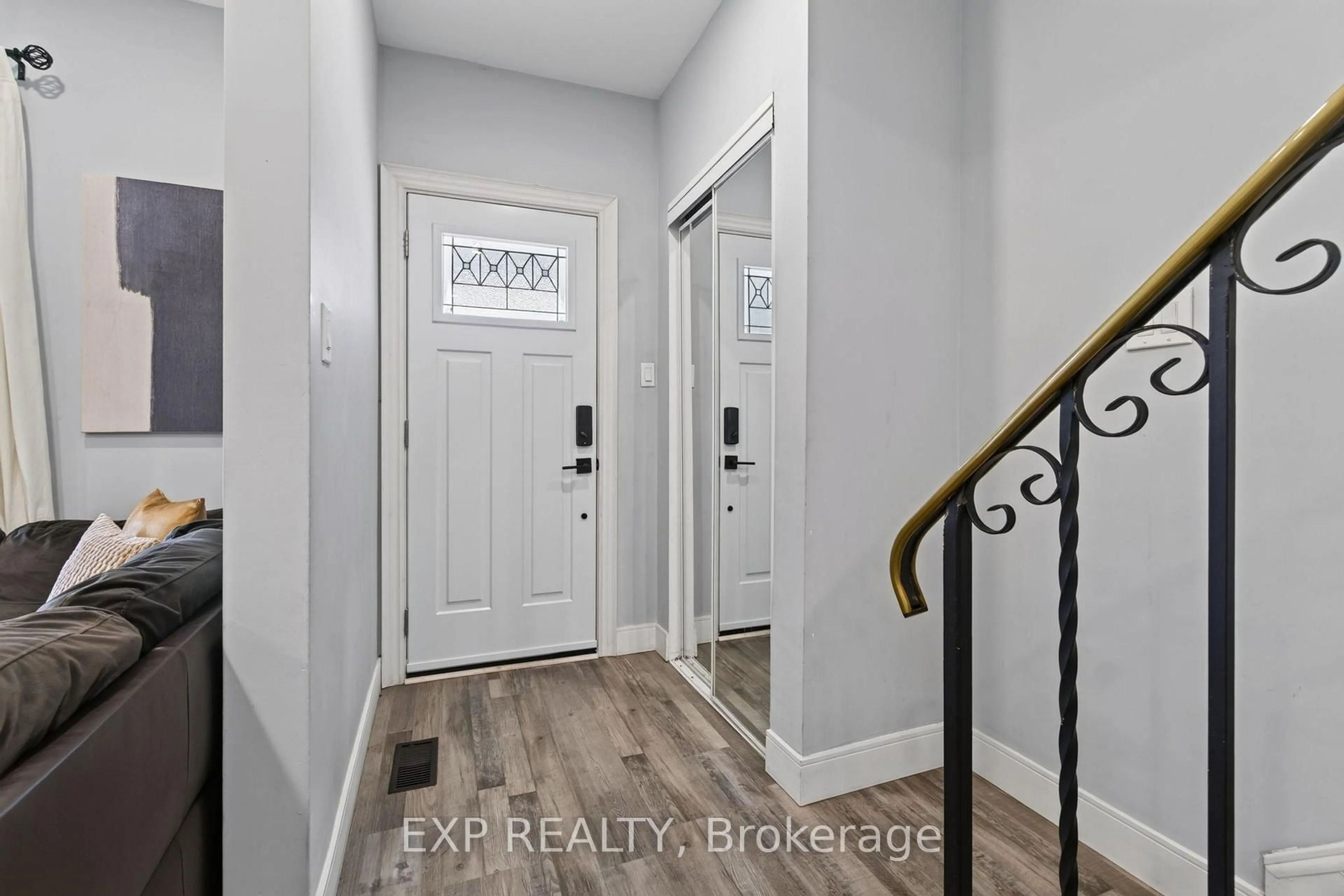 Indoor entryway for 5 Newlands Ave, Hamilton Ontario L8H 2T4