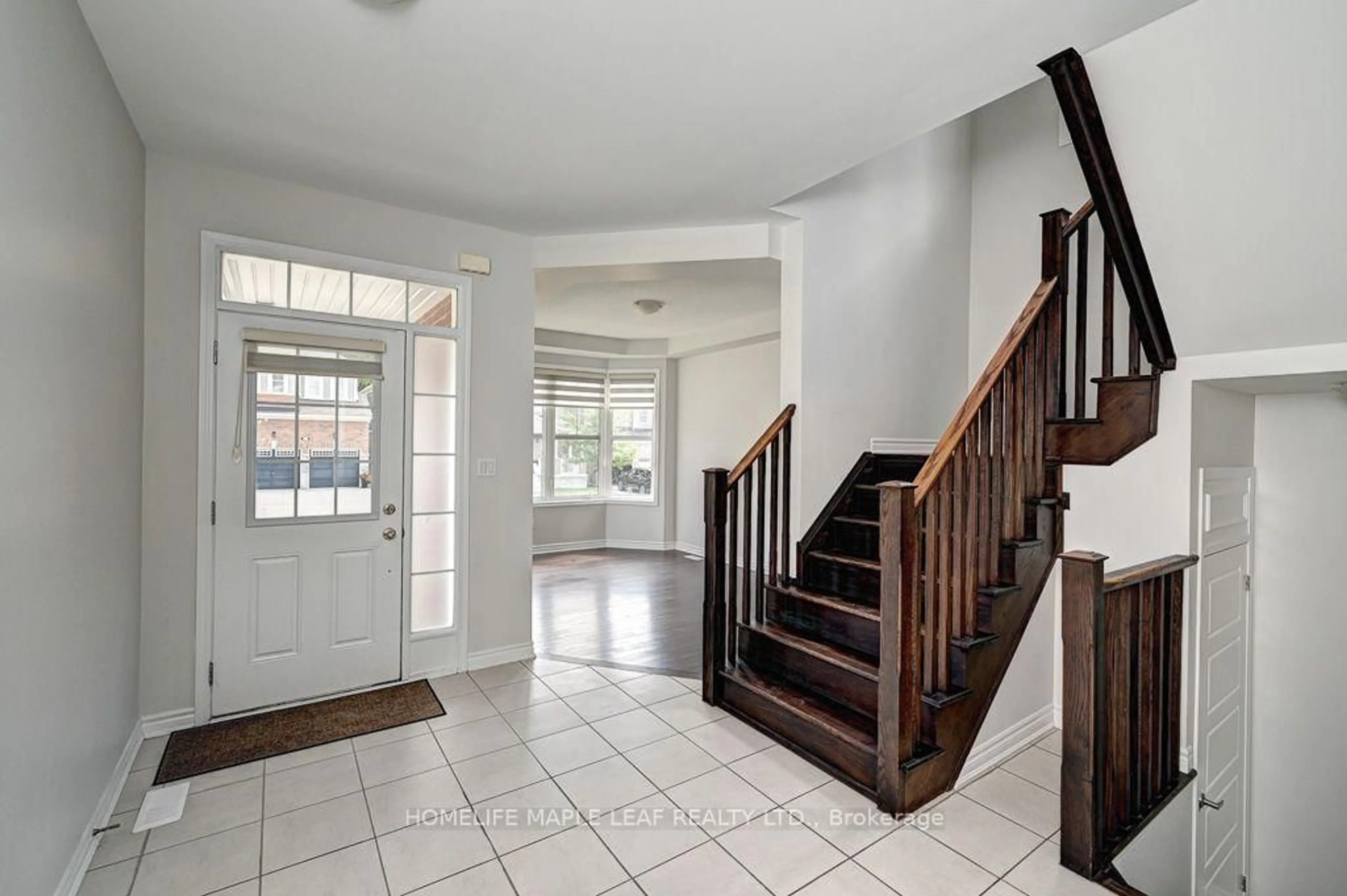 Indoor foyer for 236 Ridge Rd, Cambridge Ontario N3E 0C2