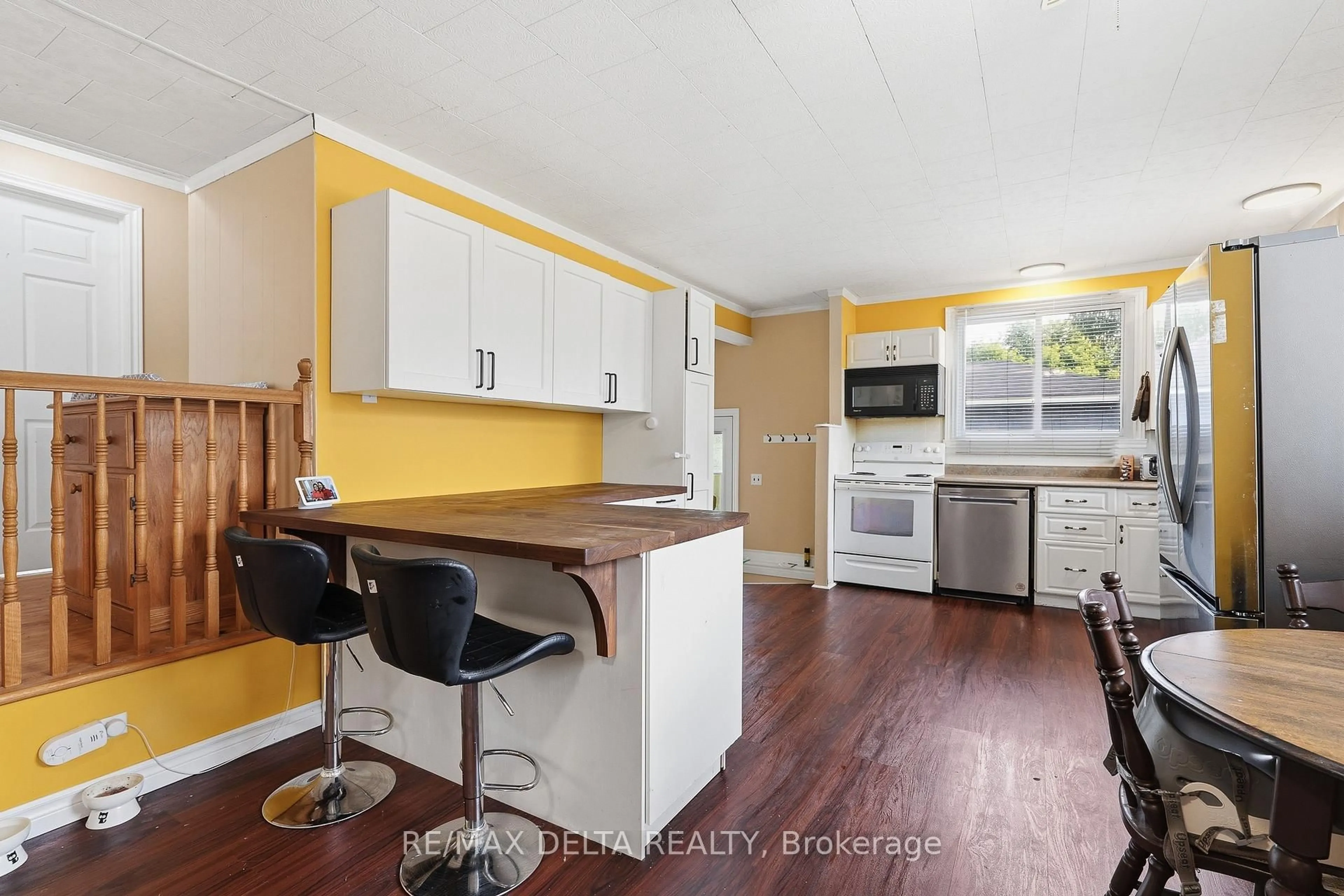 Open concept kitchen, wood/laminate floor for 29 Catherine St, North Glengarry Ontario K0C 1T0