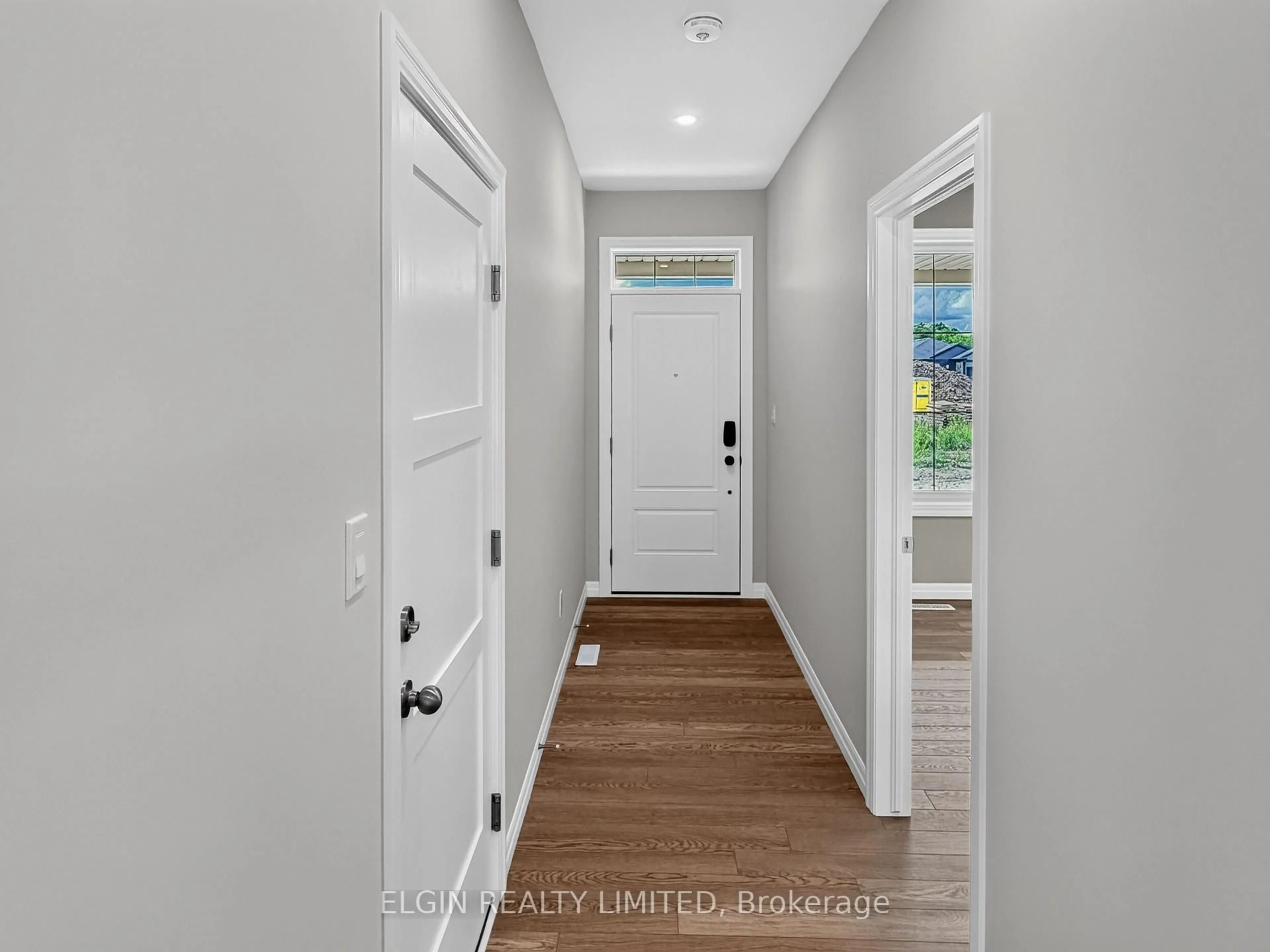 Indoor entryway for 2 Thomas Crt, Central Elgin Ontario N5P 0E5