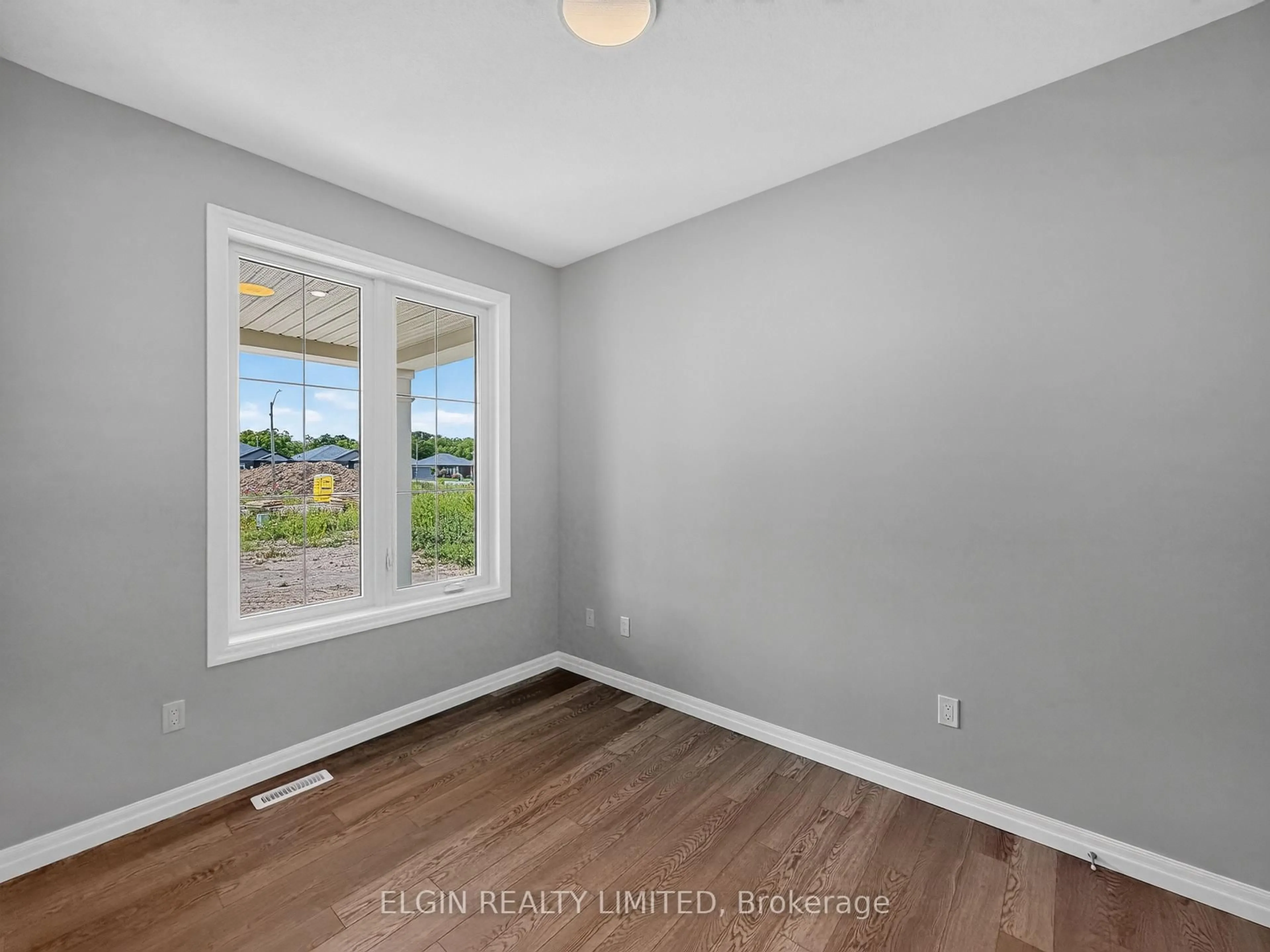 A pic of a room for 2 Thomas Crt, Central Elgin Ontario N5P 0E5