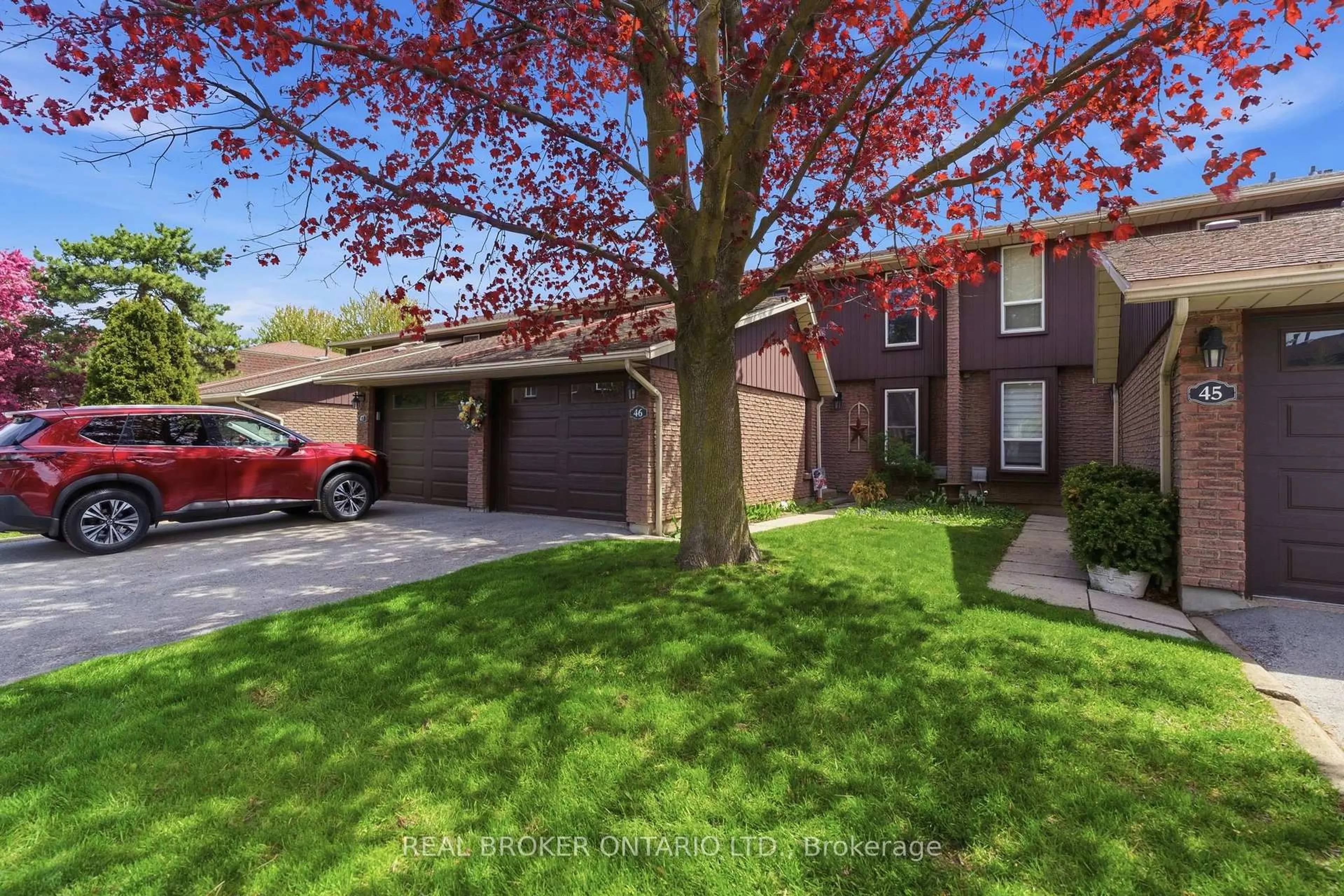 A pic from outside/outdoor area/front of a property/back of a property/a pic from drone, street for 122 Lakeshore Rd #46, St. Catharines Ontario L2N 6N6