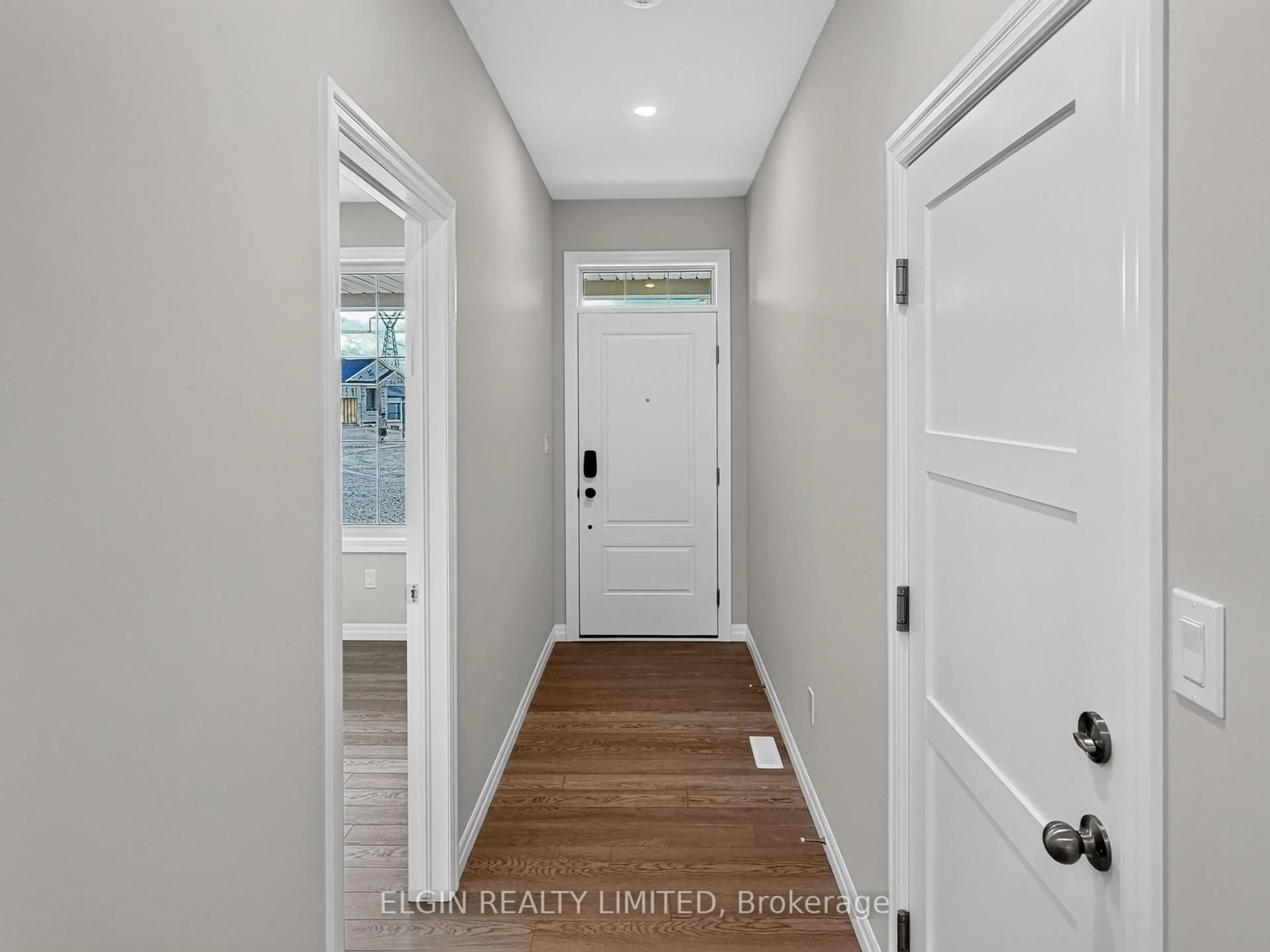 Indoor entryway for 4 Thomas Crt, Central Elgin Ontario N5P 0E5