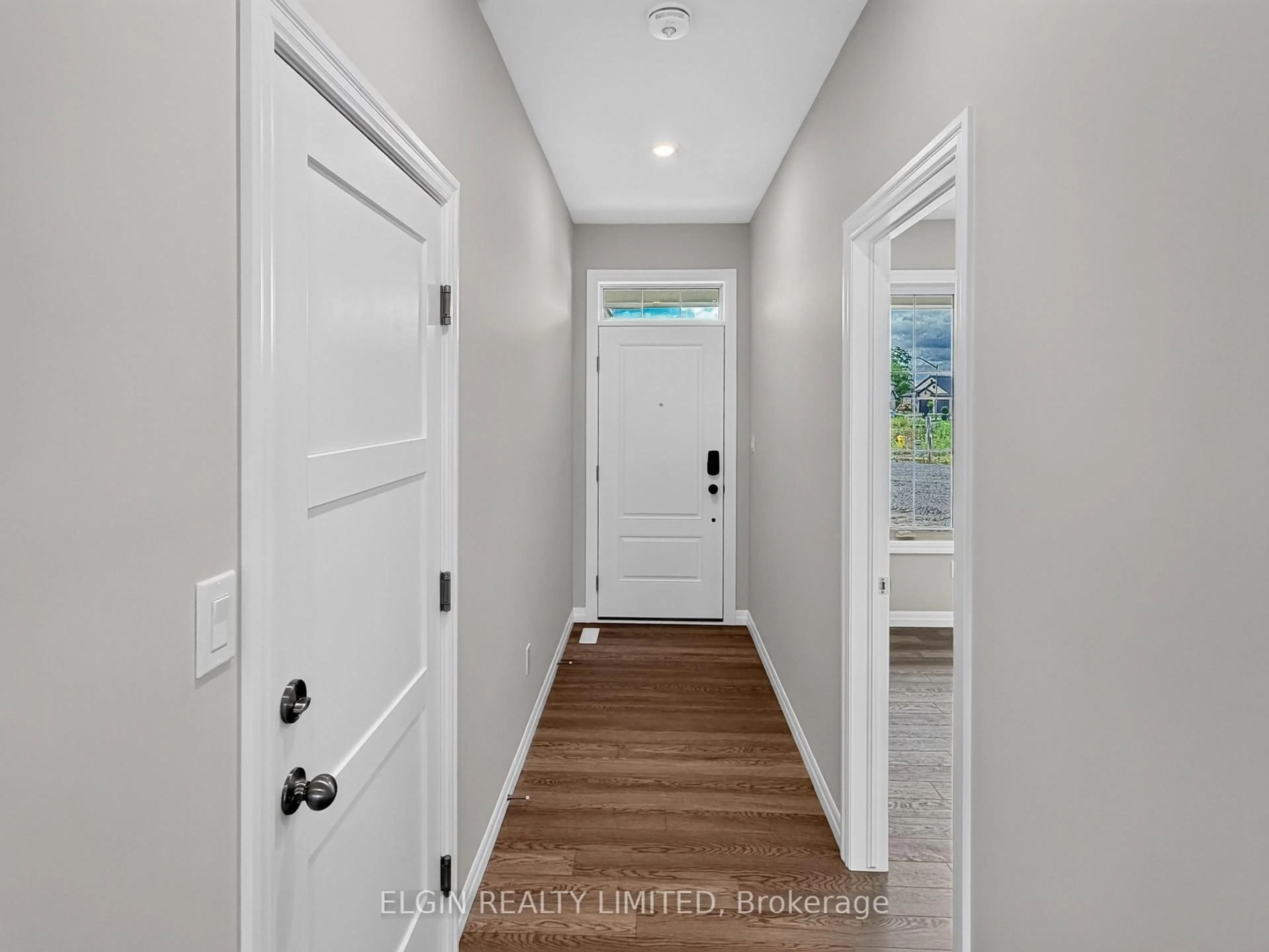 Indoor entryway for 6 Thomas Crt, Central Elgin Ontario N5P 0E5