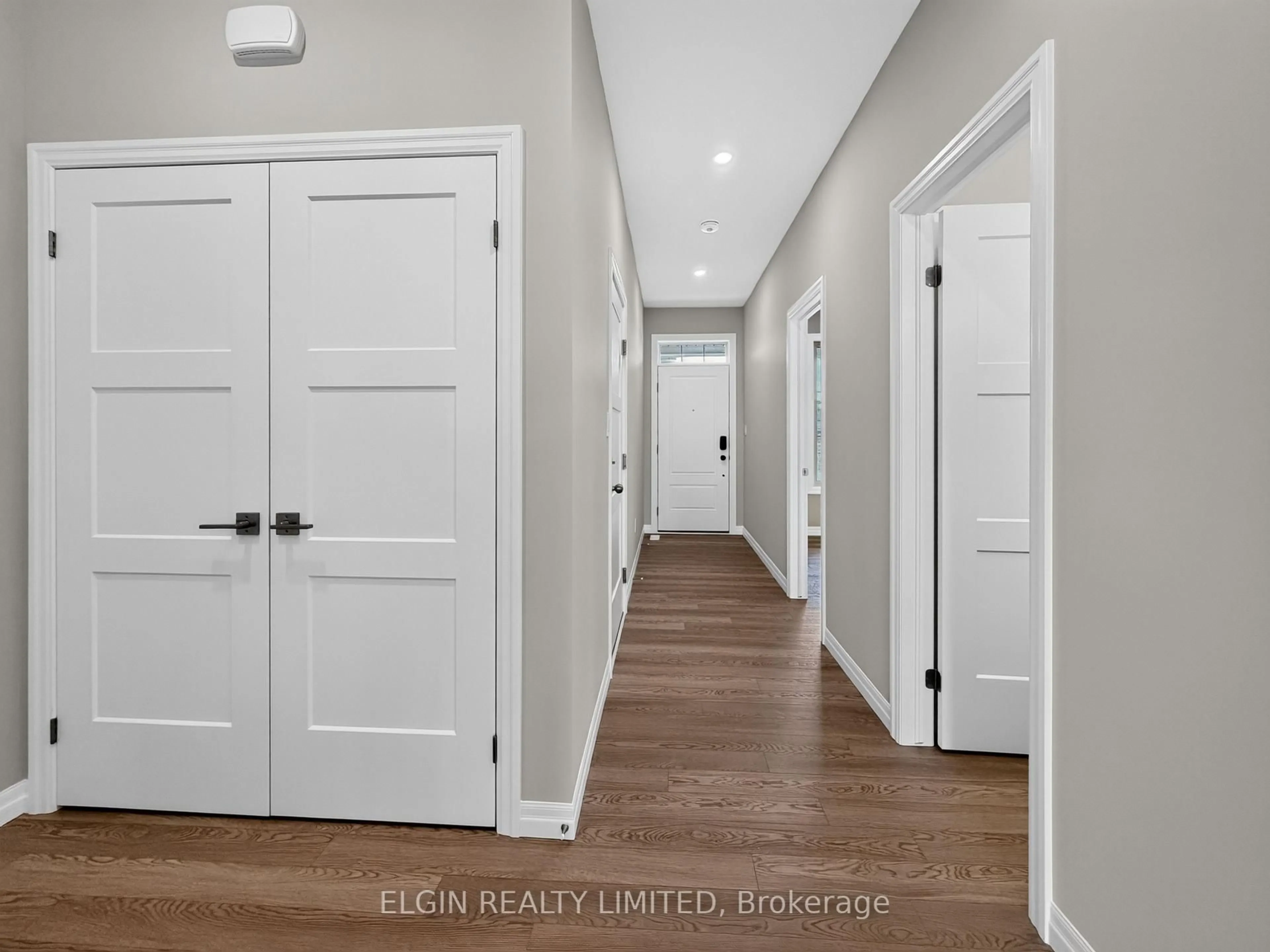 Indoor entryway for 6 Thomas Crt, Central Elgin Ontario N5P 0E5