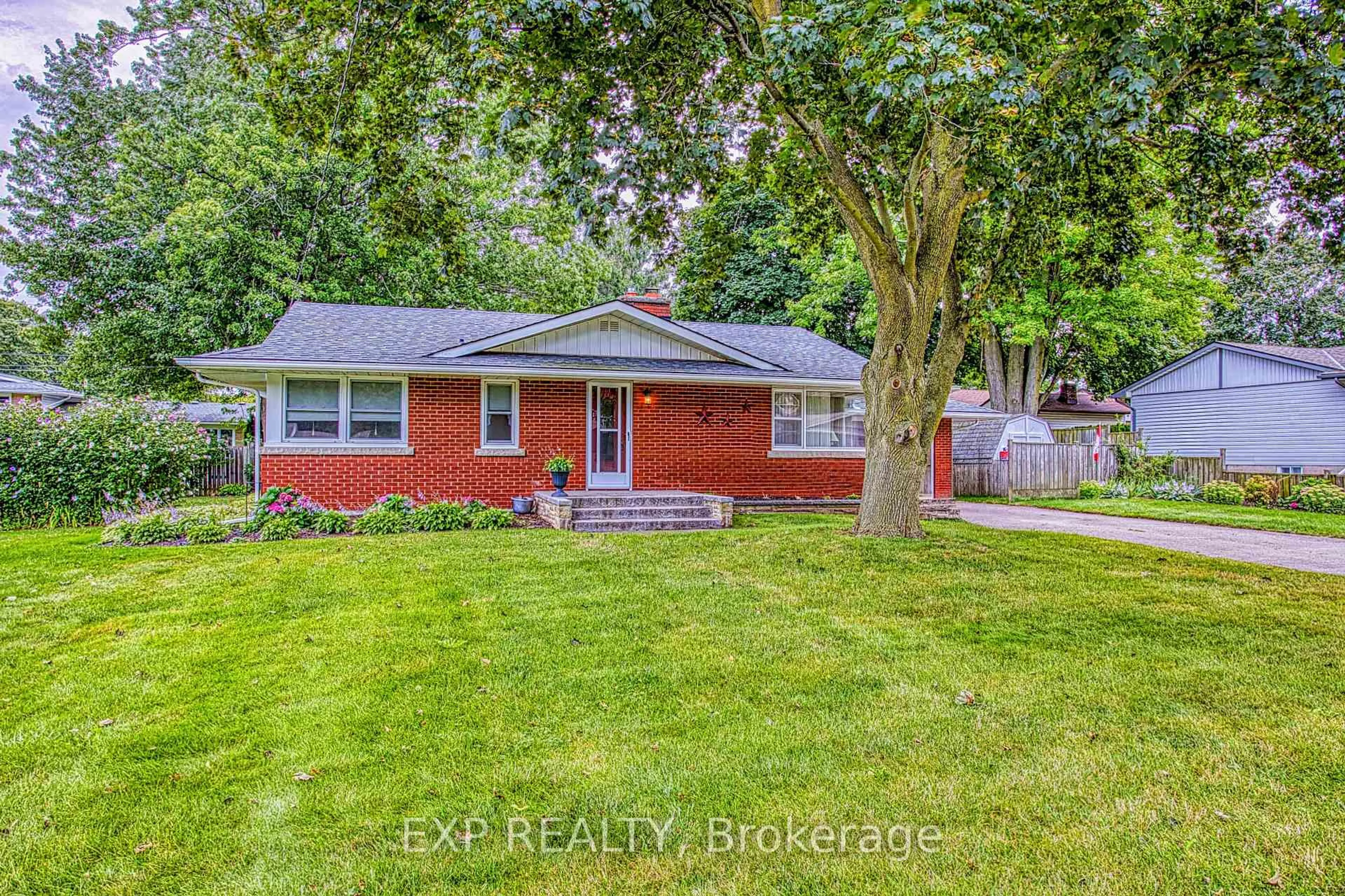 Home with brick exterior material, street for 6 Cherrywood Ave, Grimsby Ontario L3M 2N1
