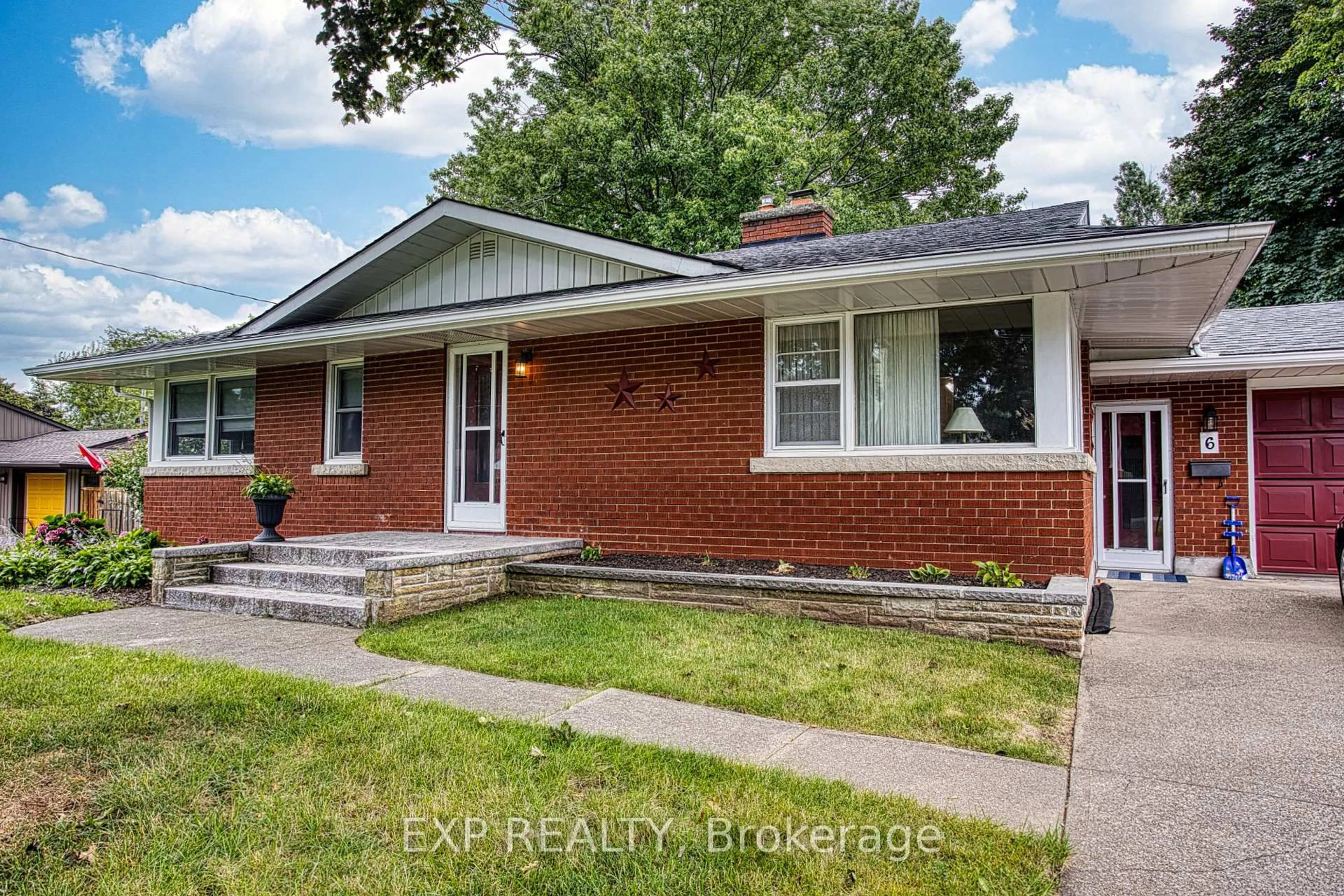 Home with brick exterior material, street for 6 Cherrywood Ave, Grimsby Ontario L3M 2N1