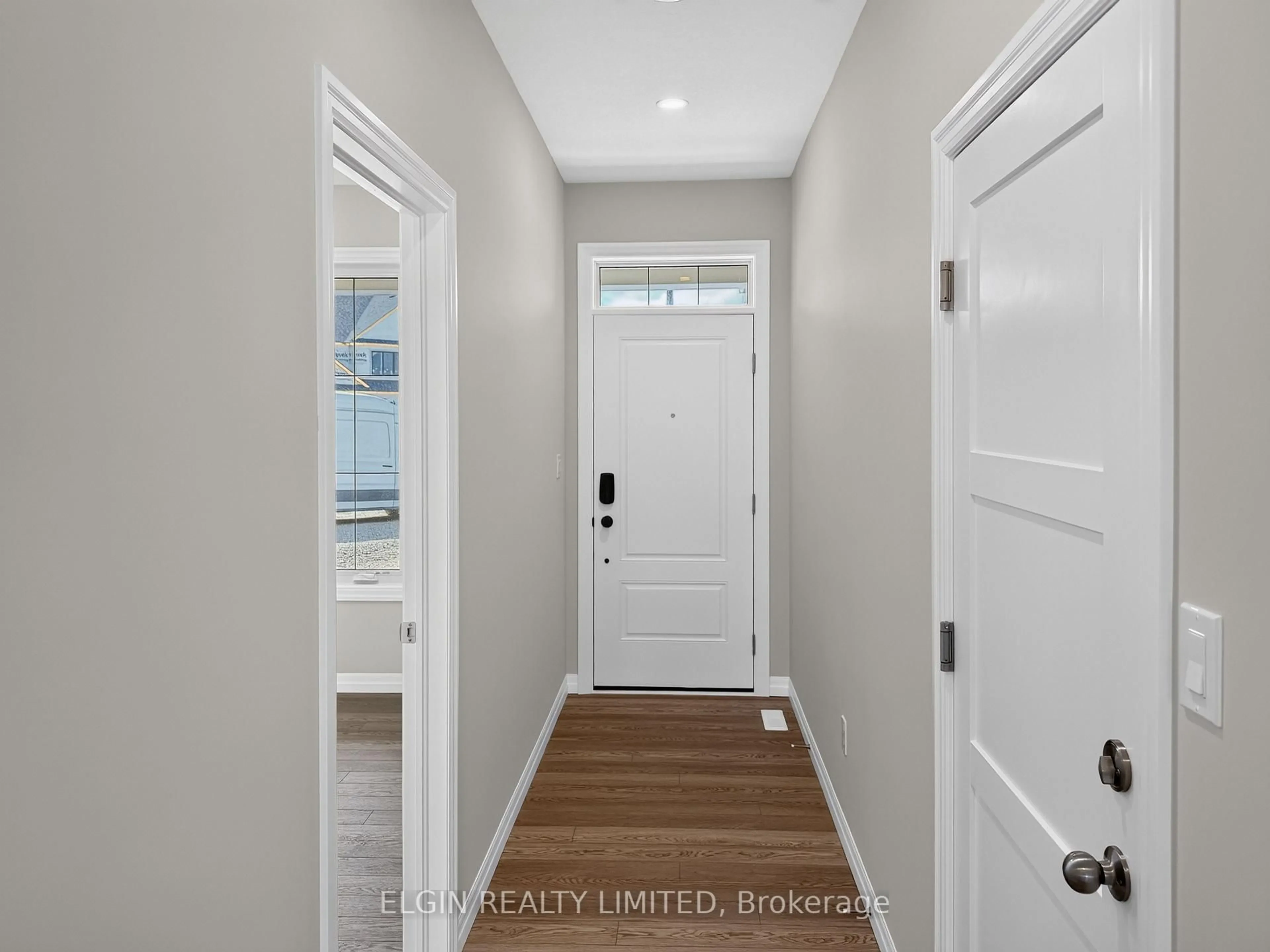 Indoor entryway for 8 Thomas Crt, Central Elgin Ontario N5P 0E5