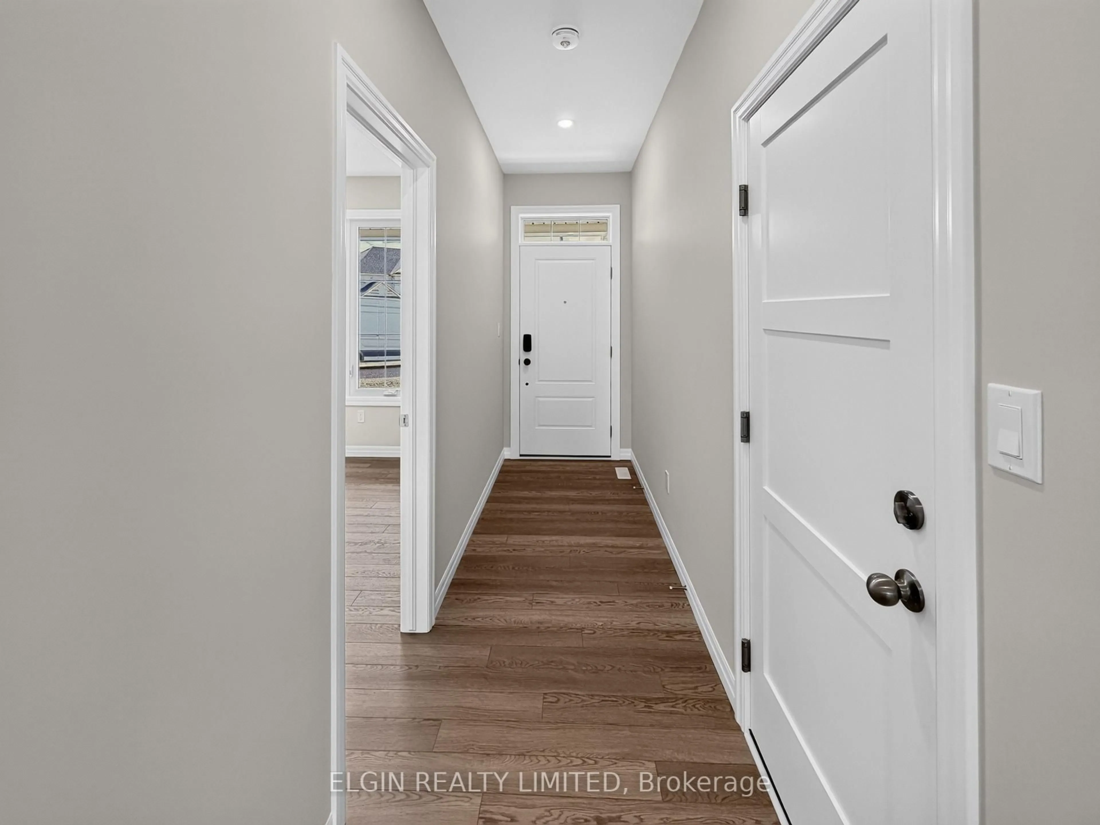 Indoor entryway for 8 Thomas Crt, Central Elgin Ontario N5P 0E5