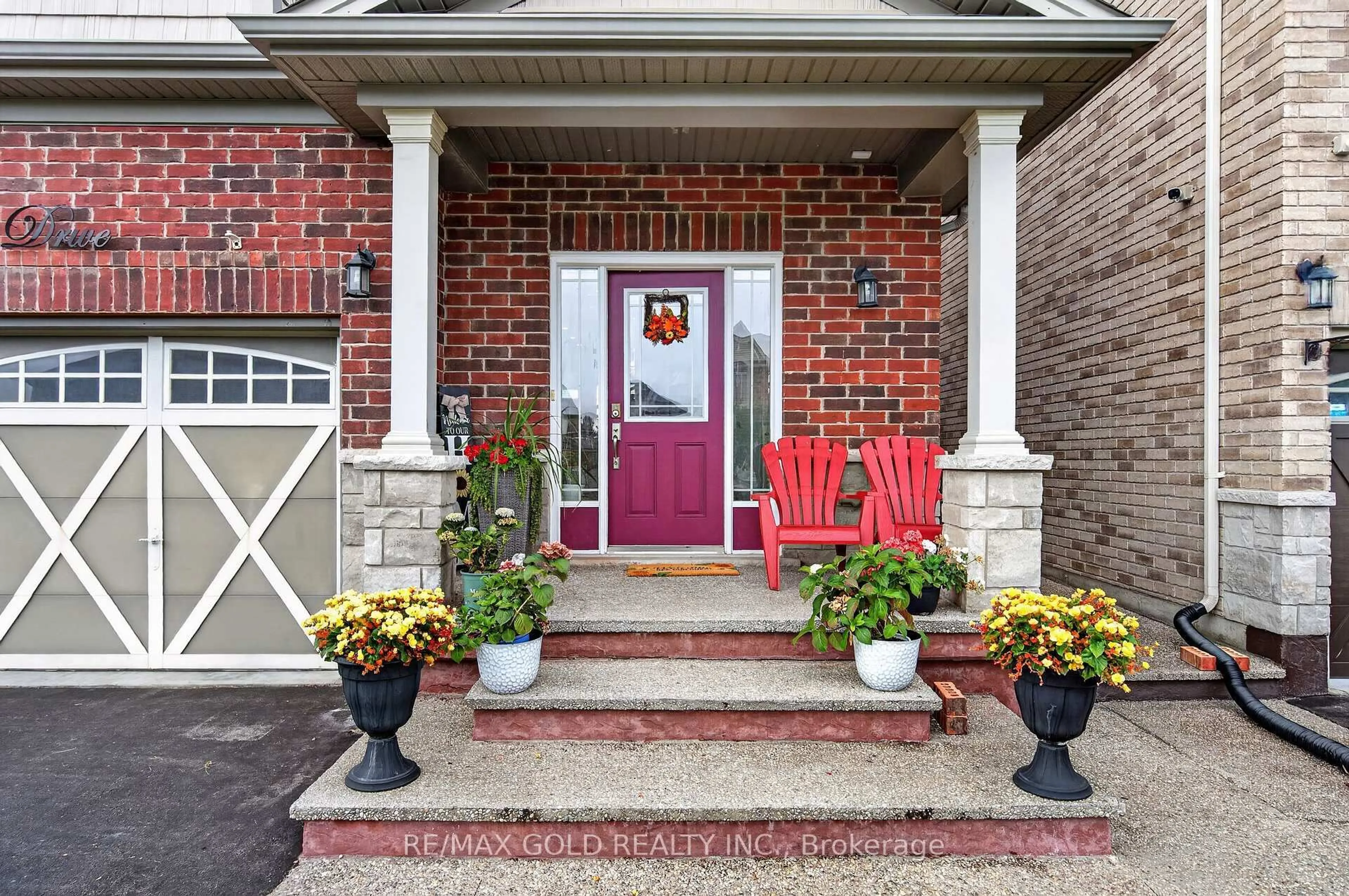 Indoor entryway for 56 Chamomile Dr, Hamilton Ontario L8W 0C1