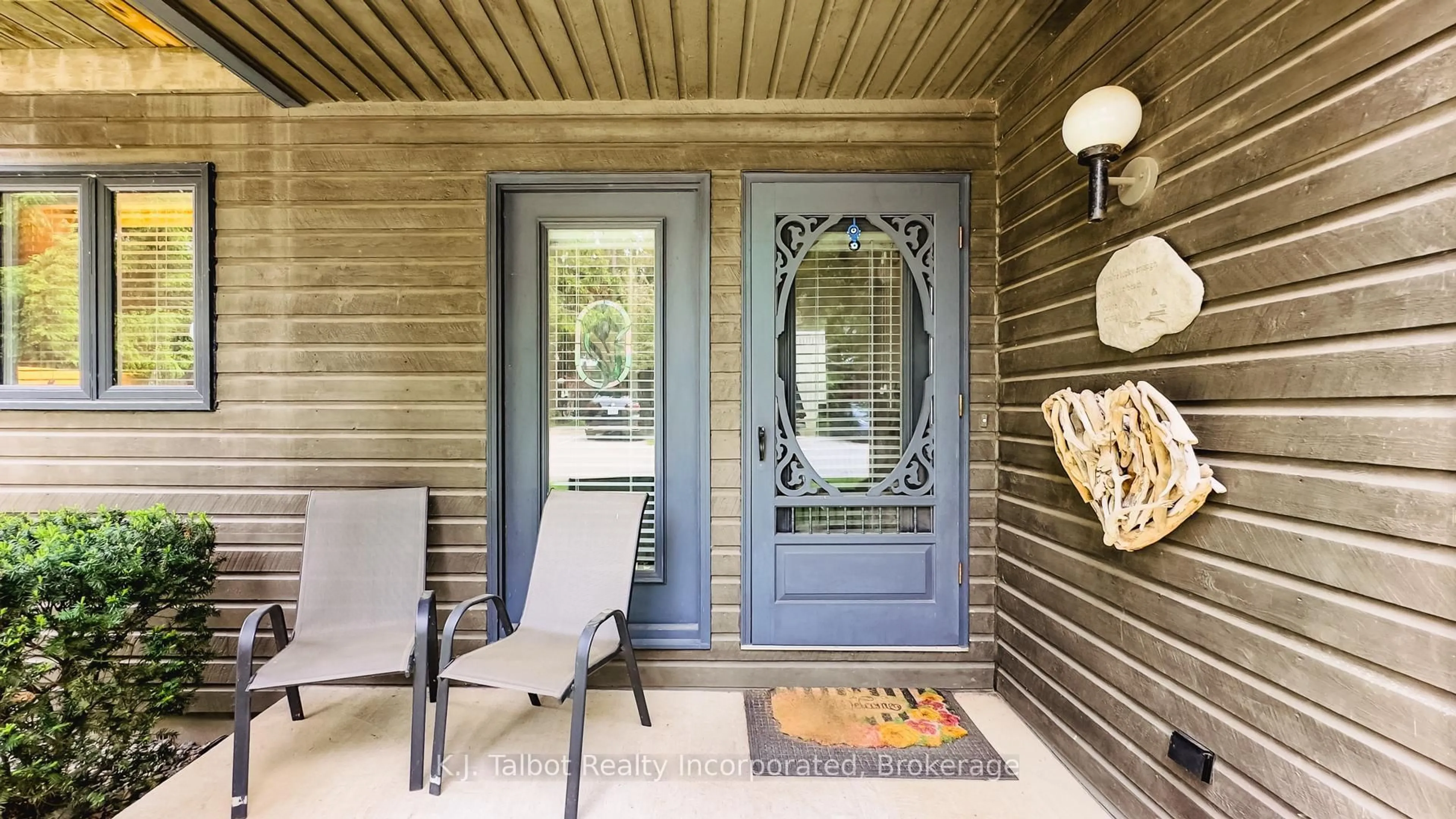 Indoor entryway for 76582 Jowett's Grove Rd #Unit 4, Bluewater Ontario N0M 1G0
