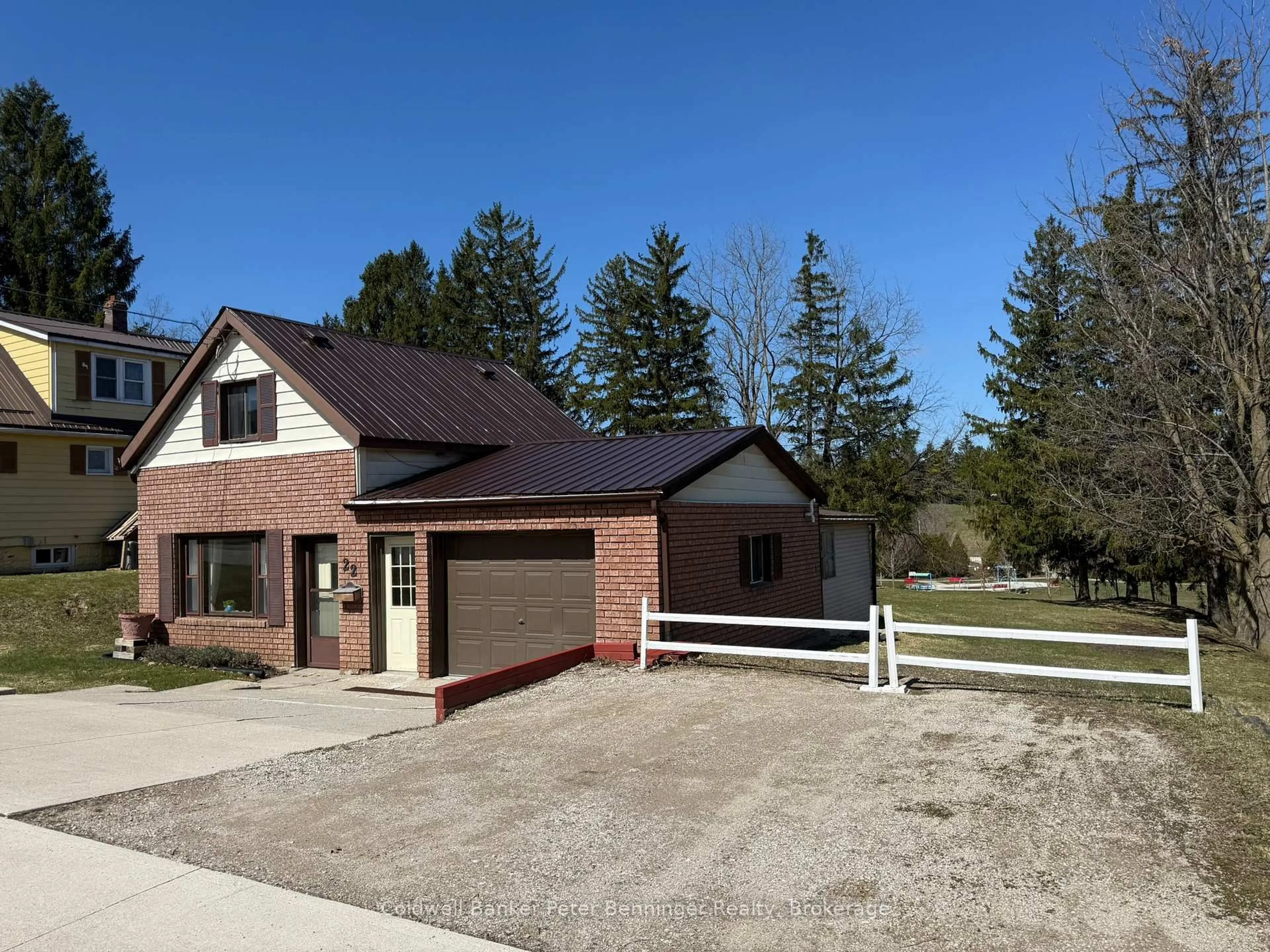 A pic from outside/outdoor area/front of a property/back of a property/a pic from drone, street for 22 McGivern St, Brockton Ontario N0G 2V0