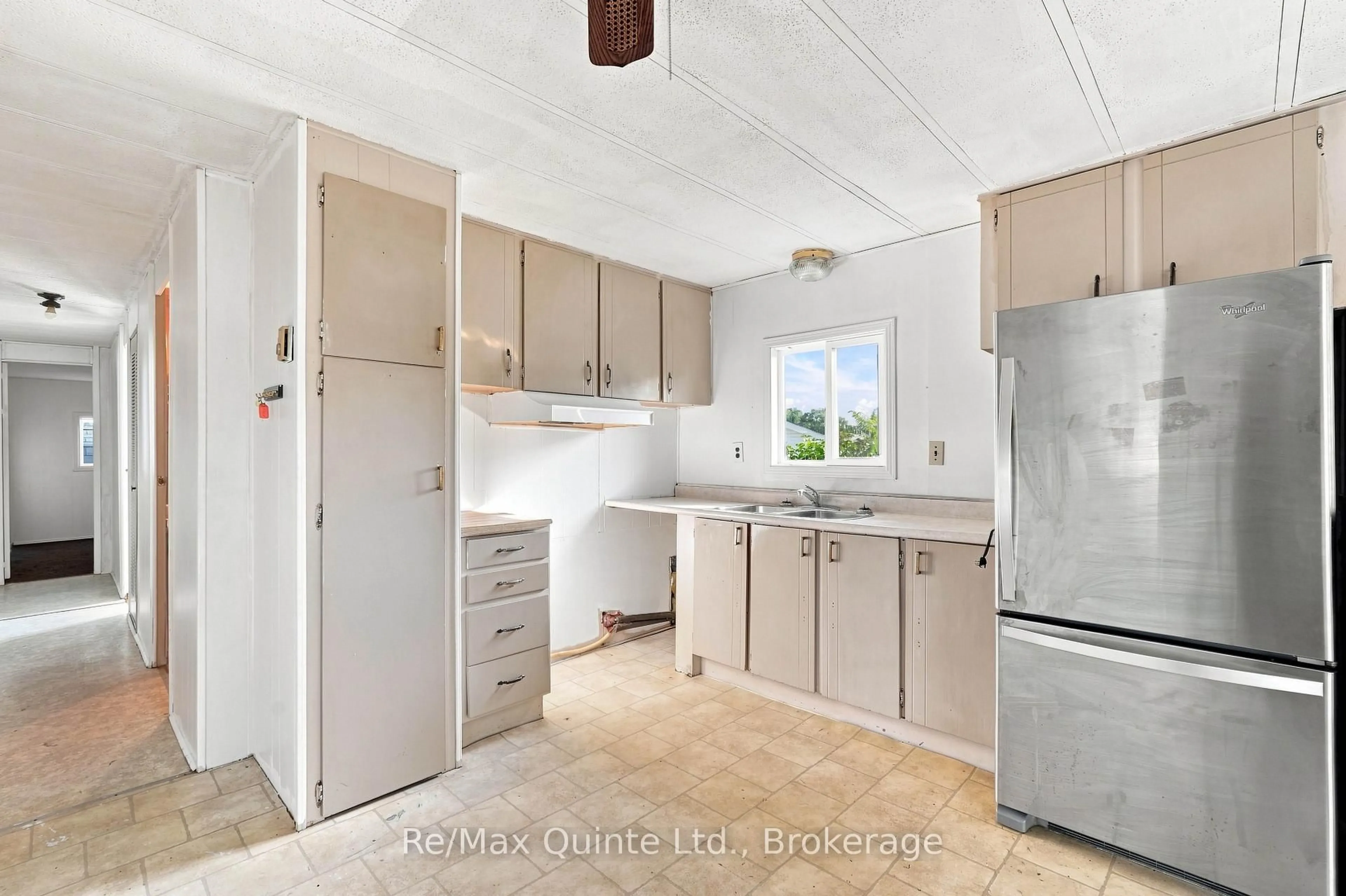 Standard kitchen, unknown for 63 Whites Rd #15, Quinte West Ontario K8V 5P5