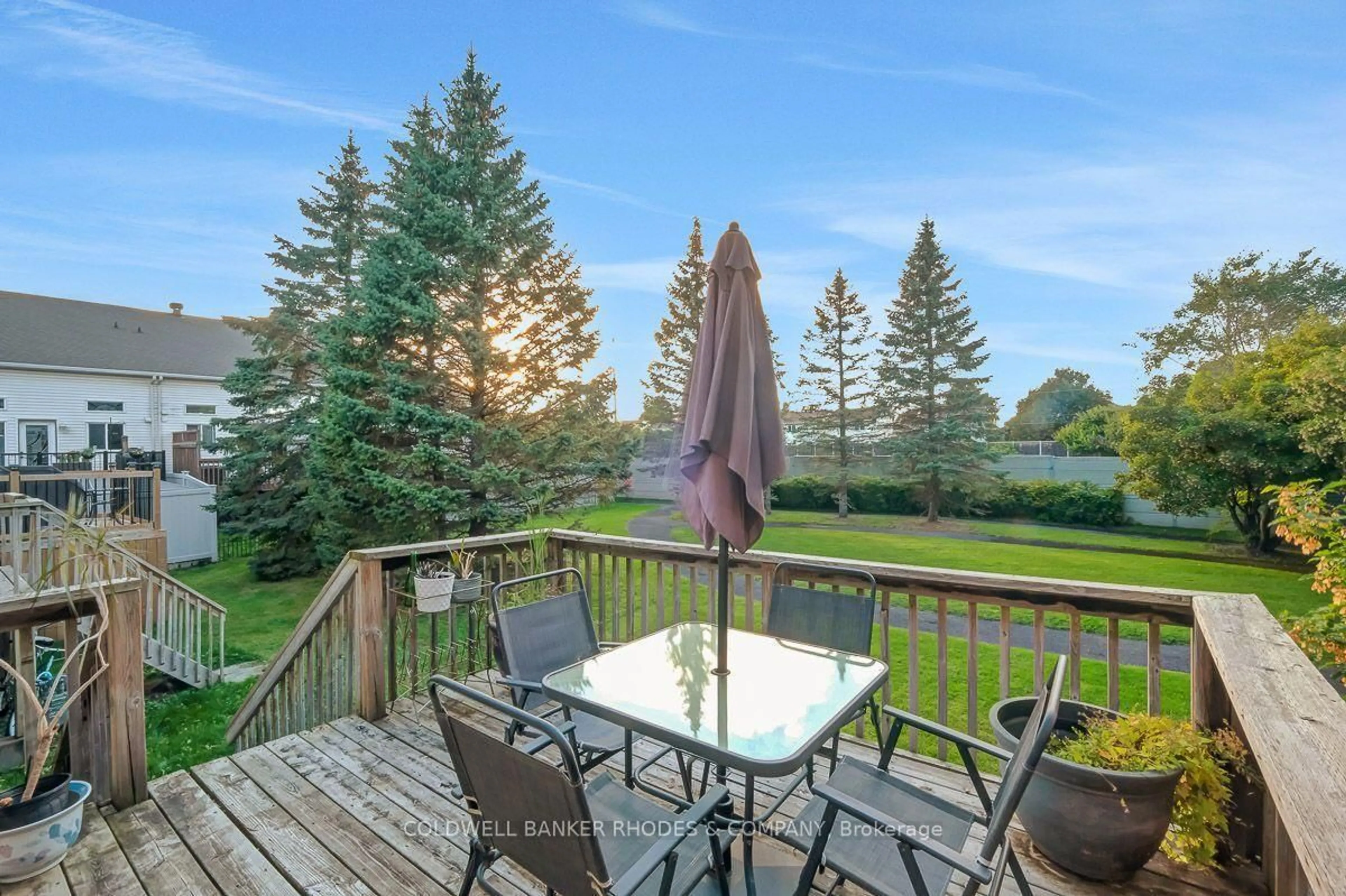 Patio, water/lake/river/ocean view for 157 Gladeview Private, Ottawa Ontario K1T 4C4