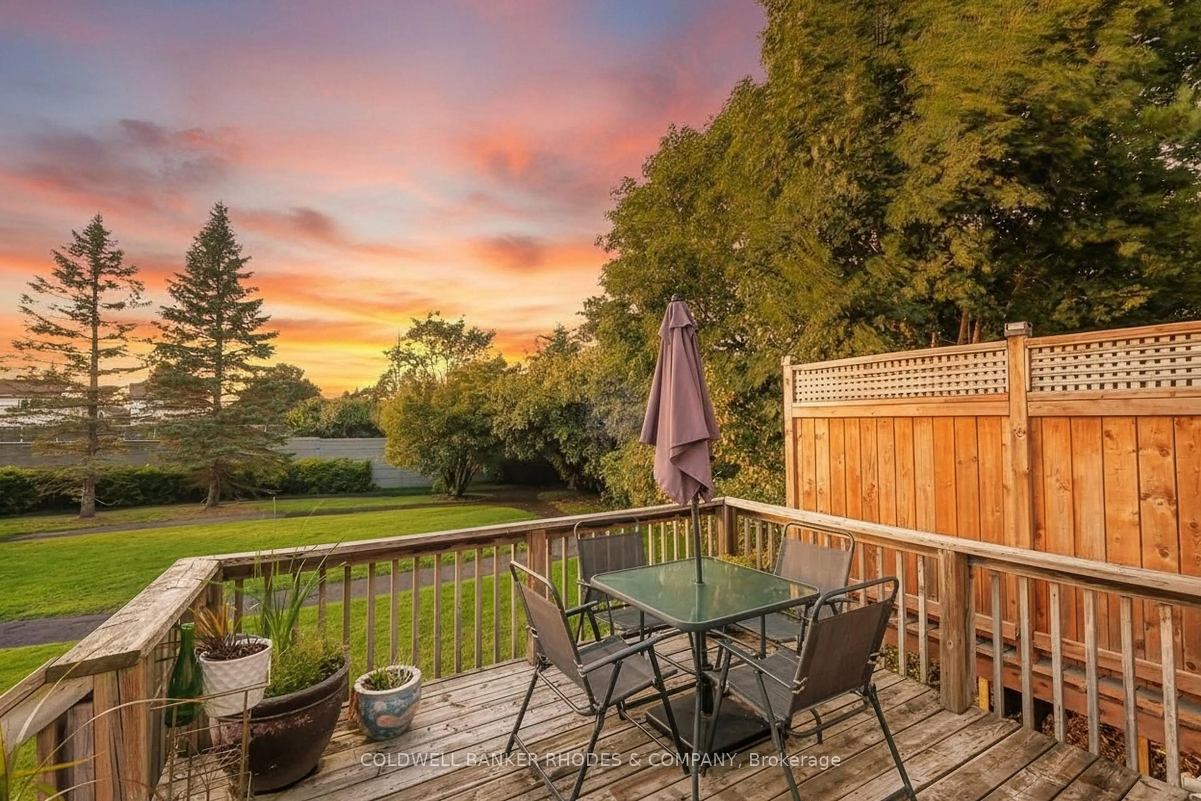 Patio, water/lake/river/ocean view for 157 Gladeview Private, Ottawa Ontario K1T 4C4