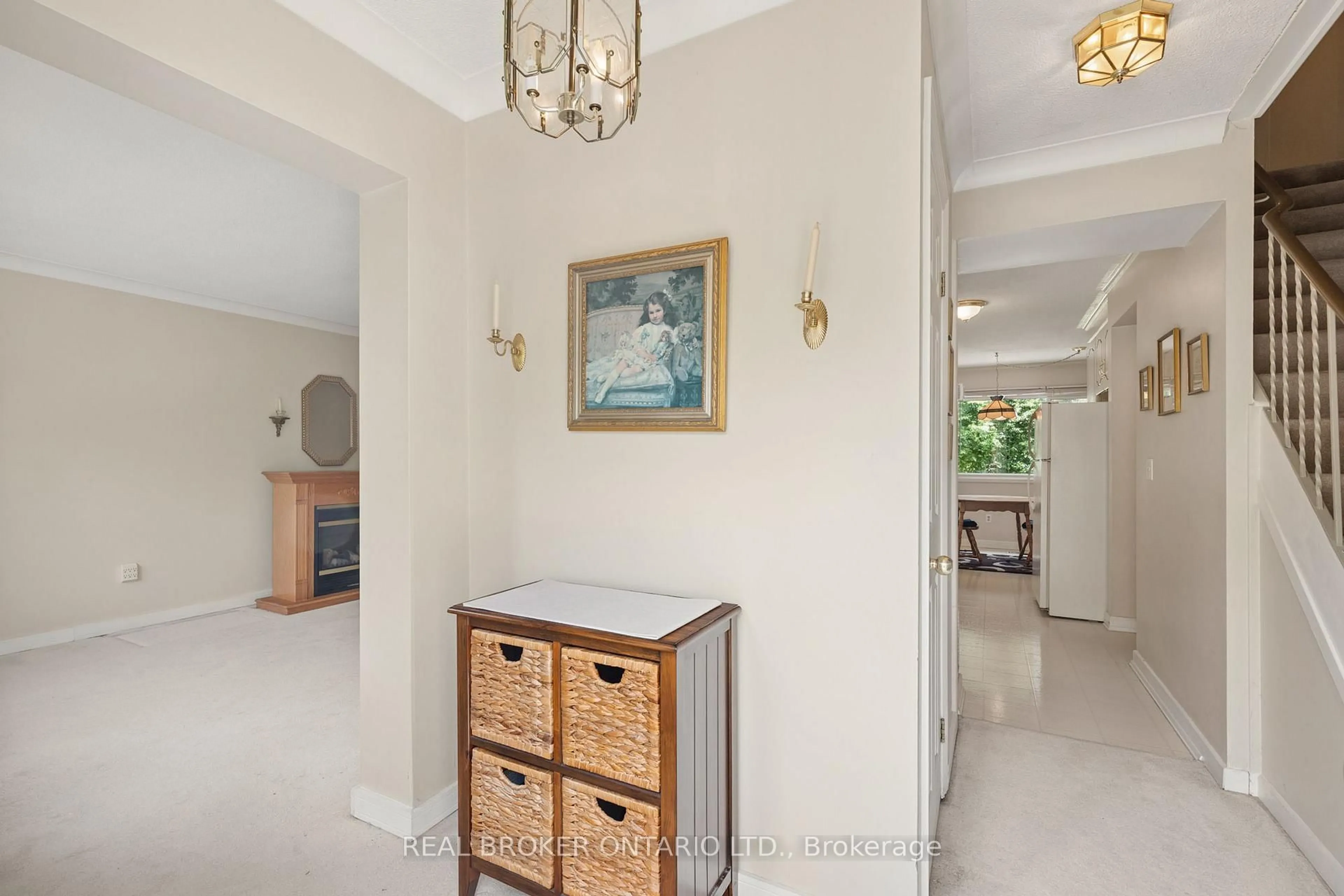 Indoor foyer for 30 Green Valley Dr #88, Kitchener Ontario N2P 1G8