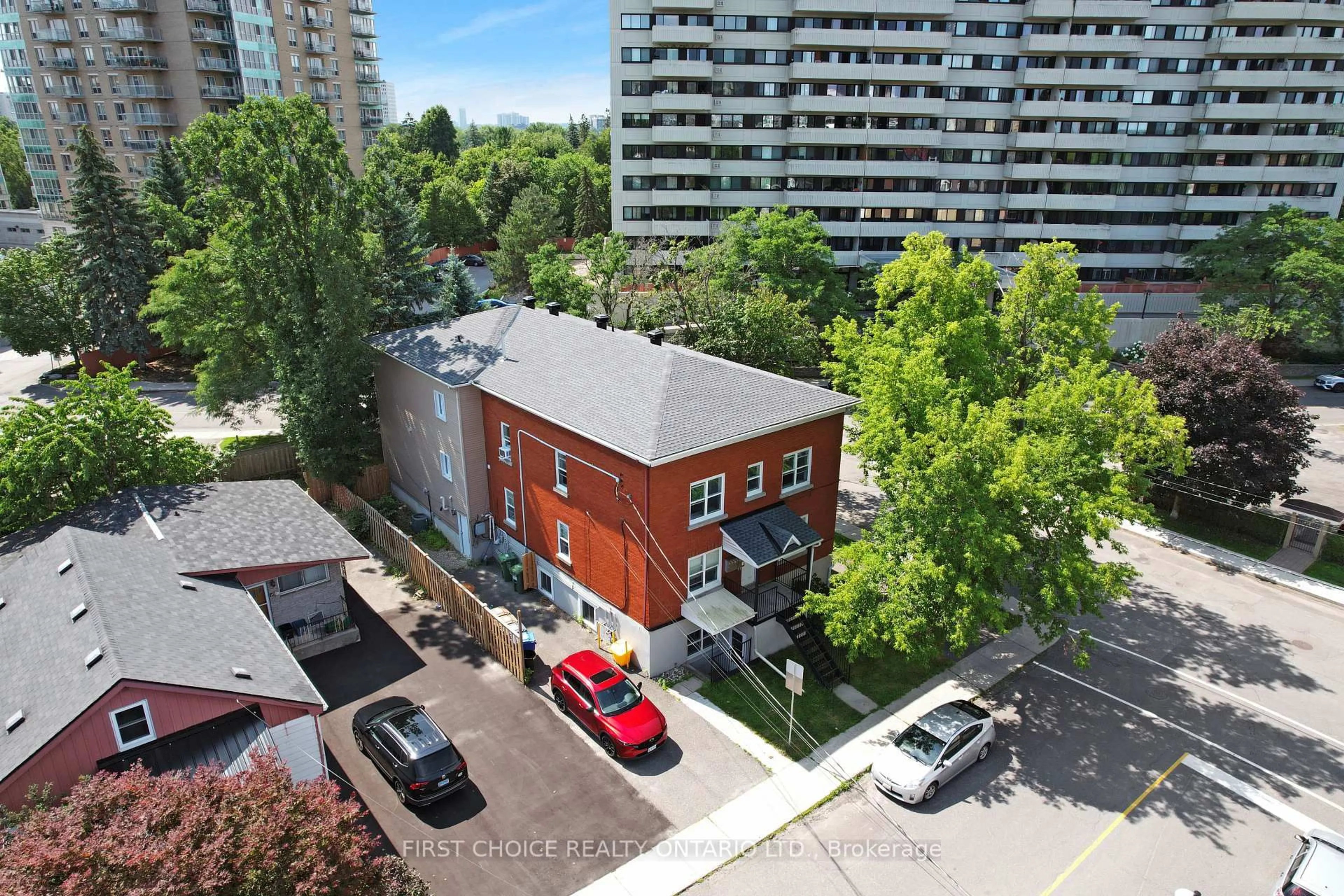 A pic from outside/outdoor area/front of a property/back of a property/a pic from drone, city buildings view from balcony for 64 Genest St, Ottawa Ontario K1L 7Z2