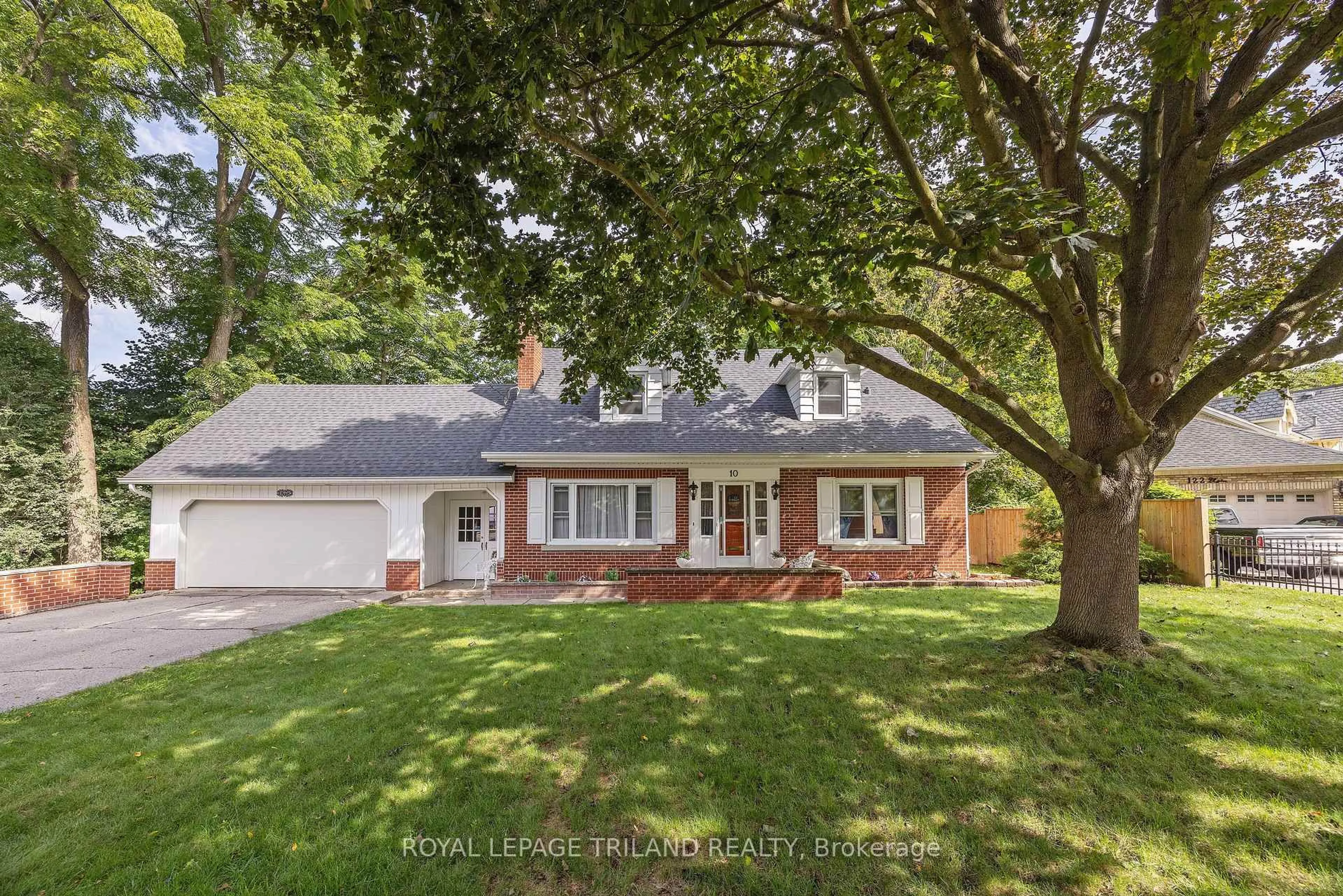 Home with brick exterior material, street for 10 Regent St, St. Thomas Ontario N5R 1Z8