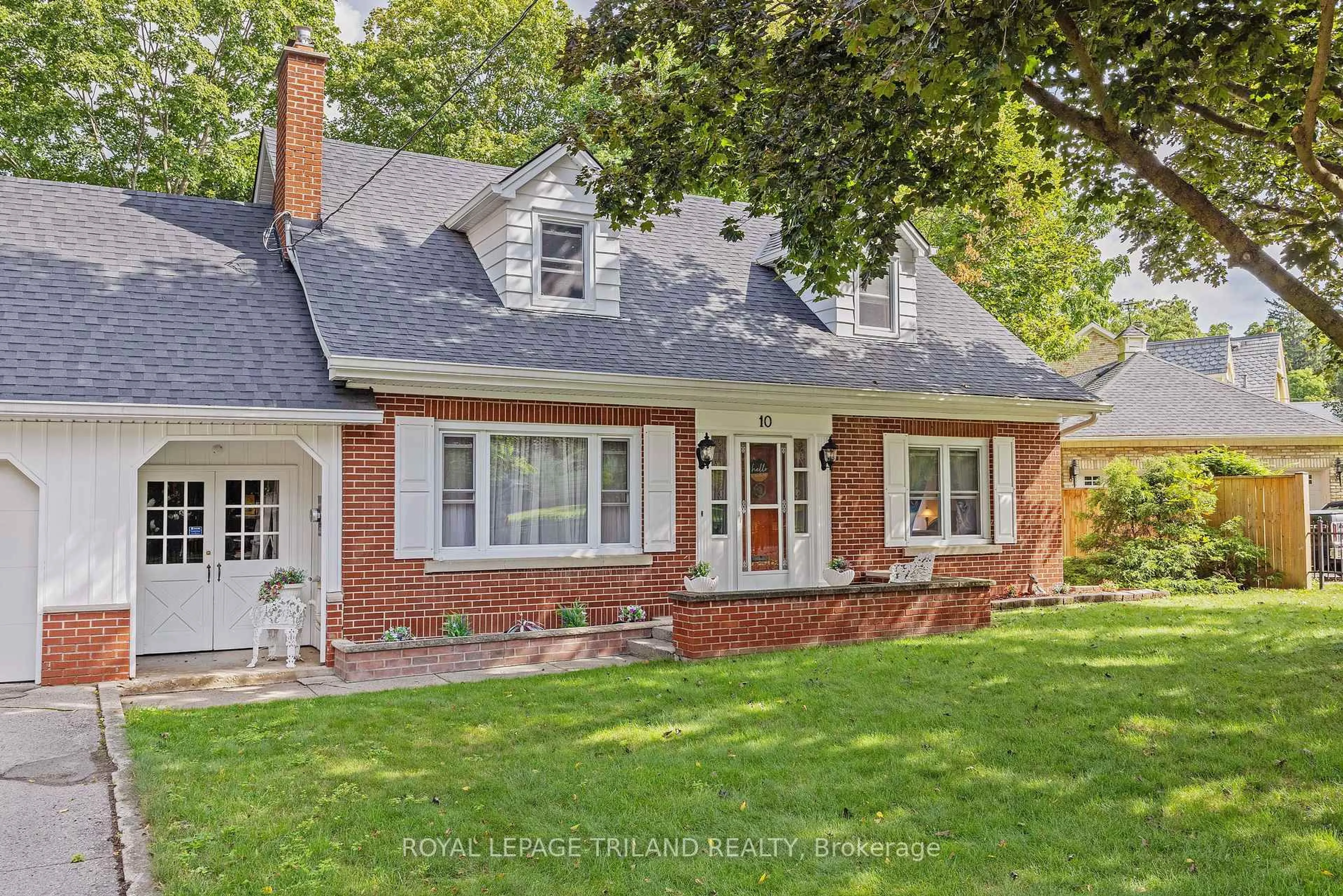 Home with brick exterior material, street for 10 Regent St, St. Thomas Ontario N5R 1Z8