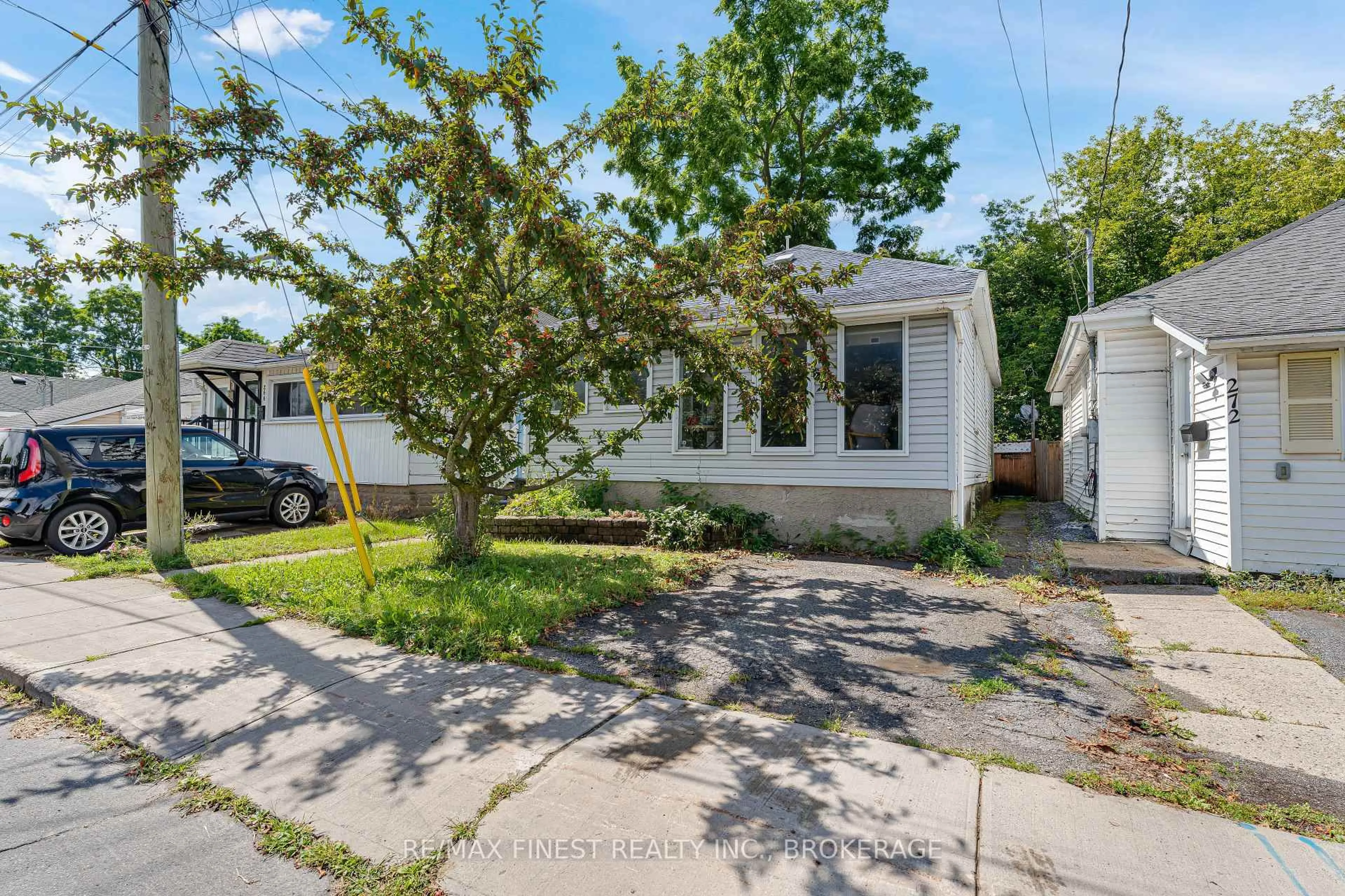 Home with vinyl exterior material, street for 270 PATRICK St, Kingston Ontario K7K 3P9