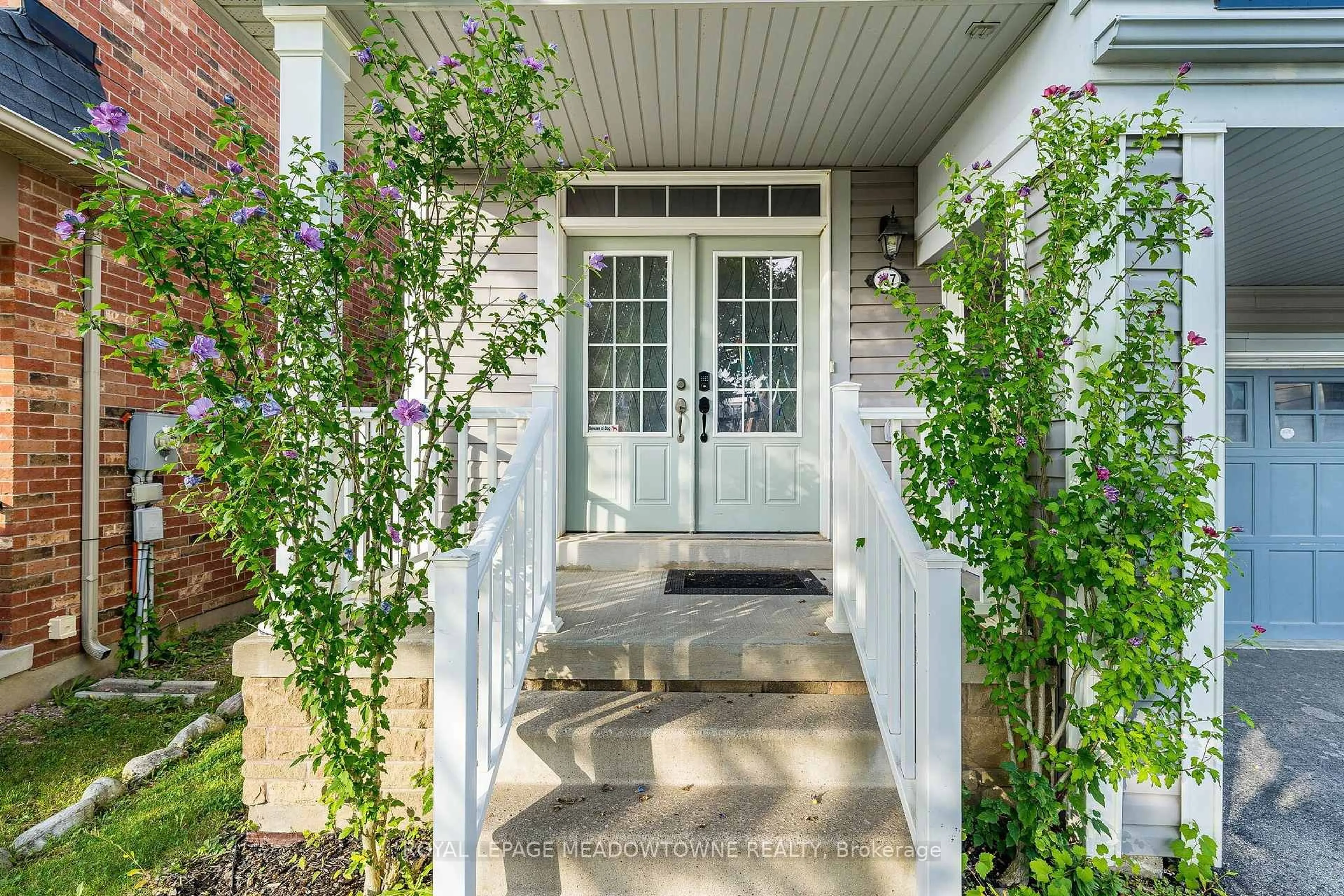 Indoor entryway for 157 Powell Rd, Brantford Ontario N3T 0E5