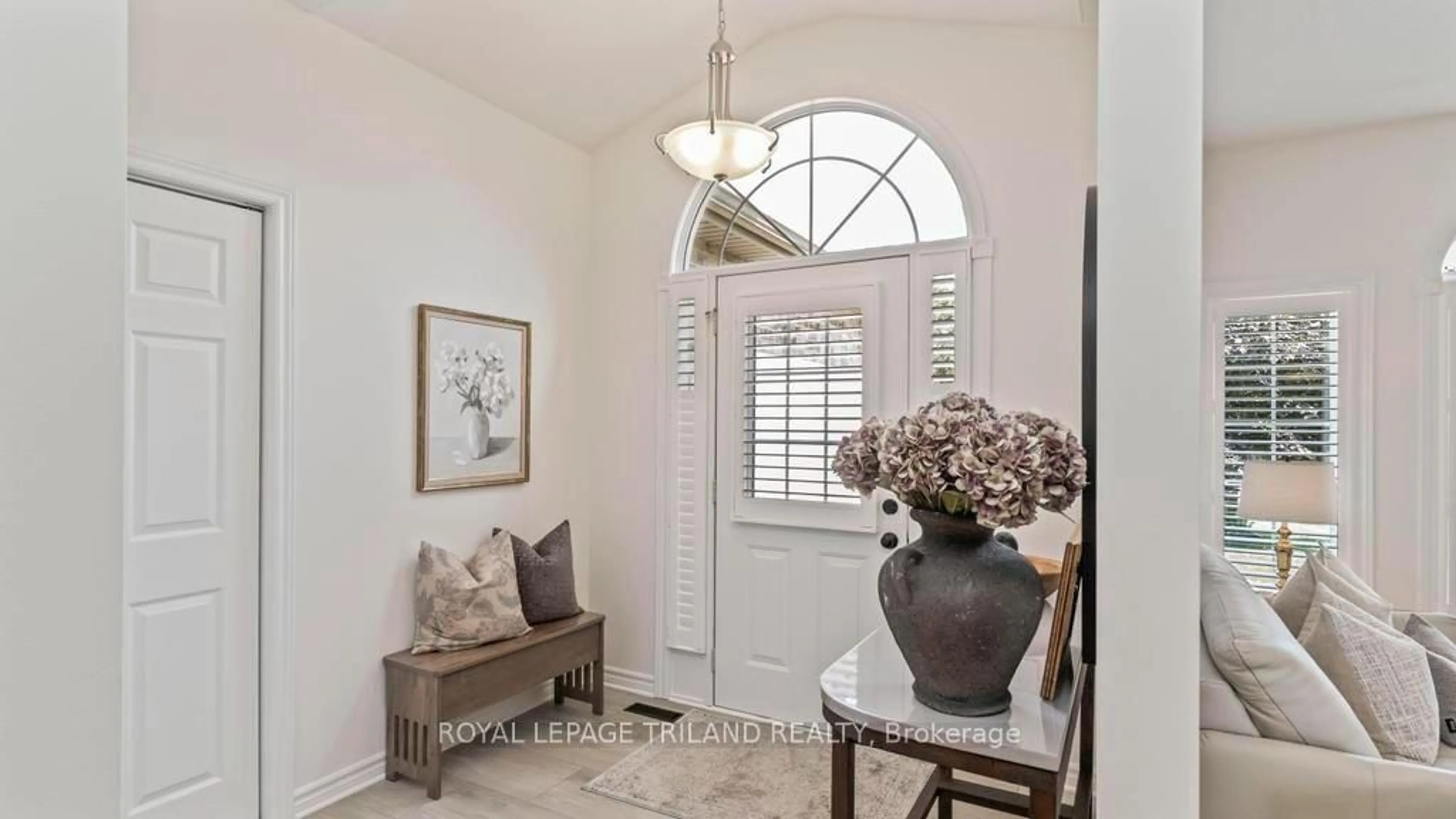 Indoor entryway for 50 Red Clover Crt, Middlesex Centre Ontario N0M 2A0