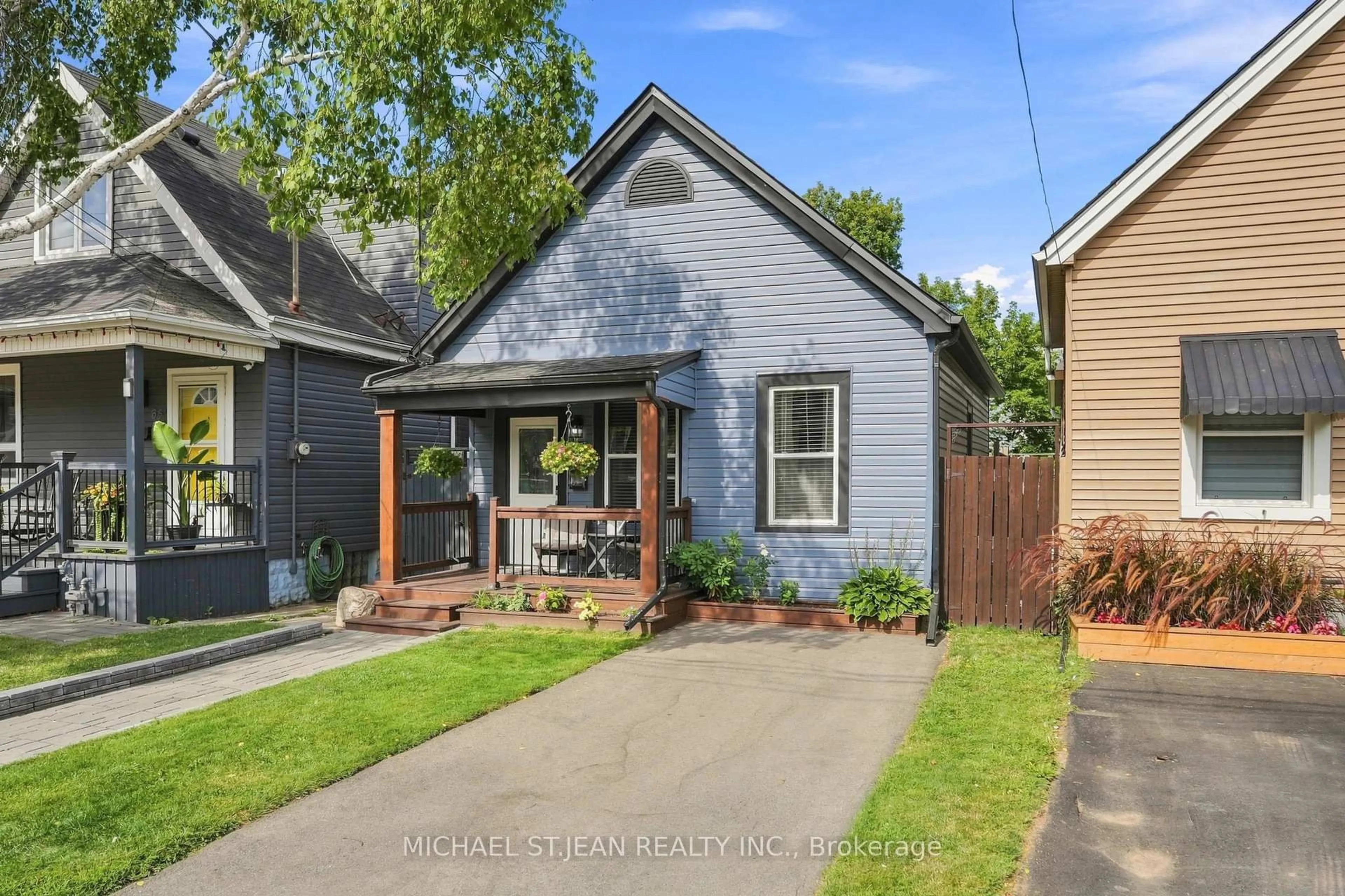 Home with brick exterior material, street for 67 Robins Ave, Hamilton Ontario L8H 4N3
