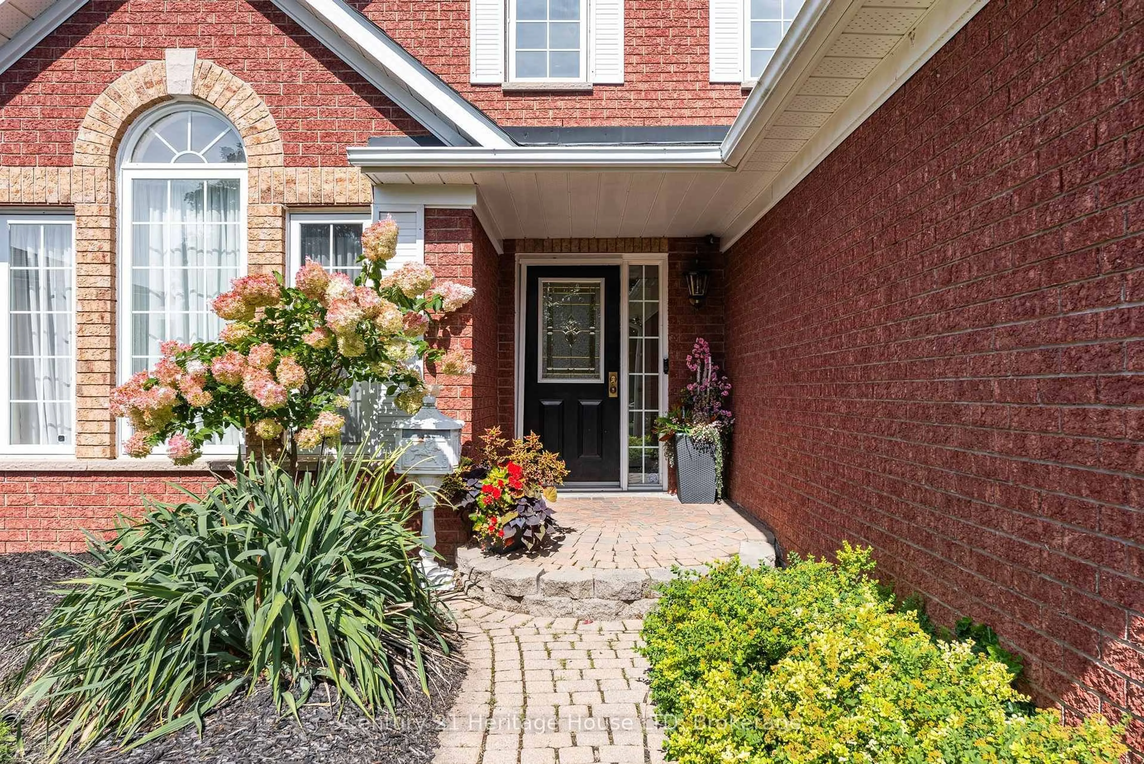 Home with brick exterior material, street for 52 Farris Ave, St. Catharines Ontario L2S 3W6