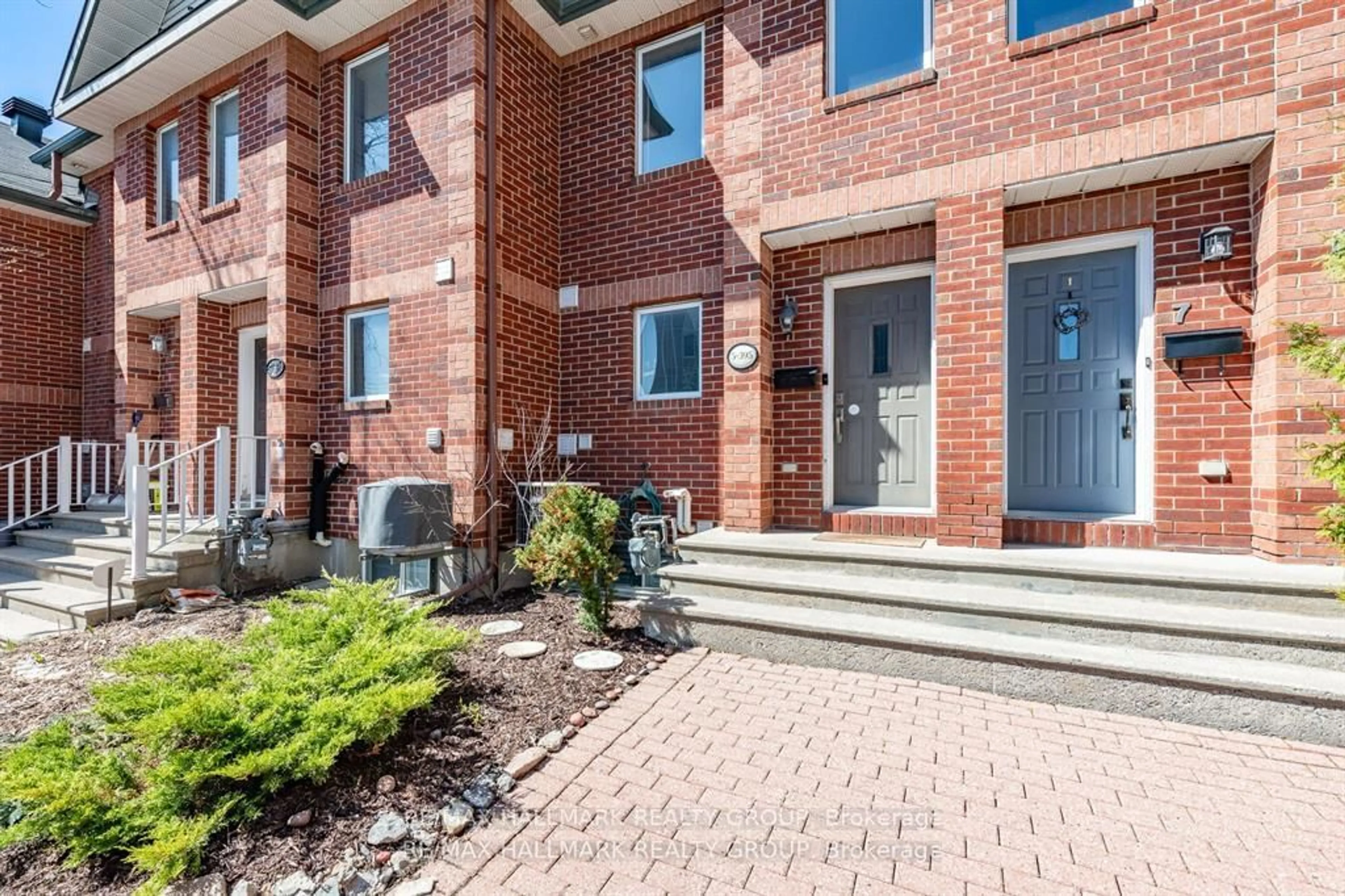 Home with brick exterior material, street for 395 Bell St ##5, Ottawa Ontario K1S 4K5