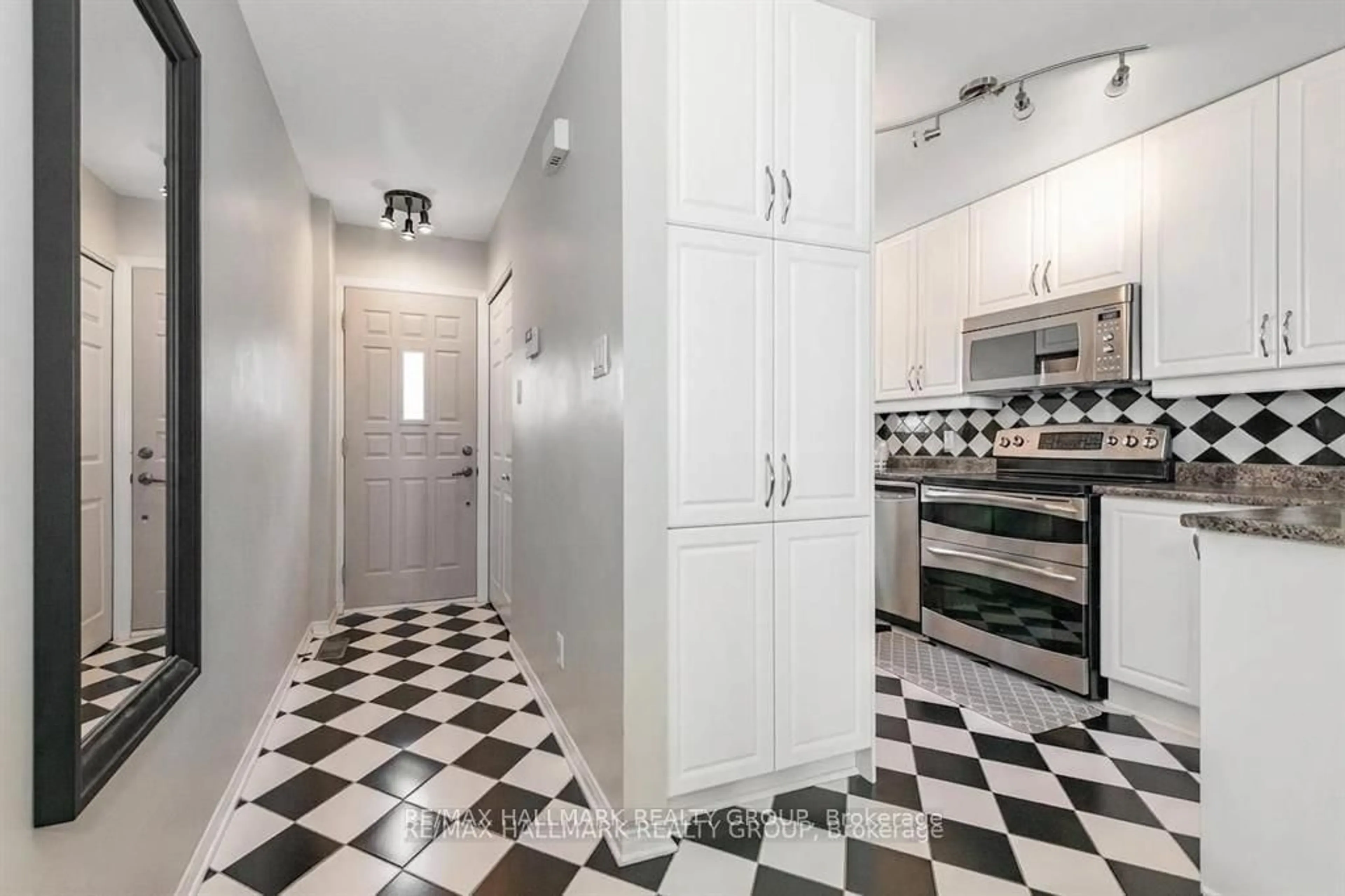 Standard kitchen, ceramic/tile floor for 395 Bell St ##5, Ottawa Ontario K1S 4K5