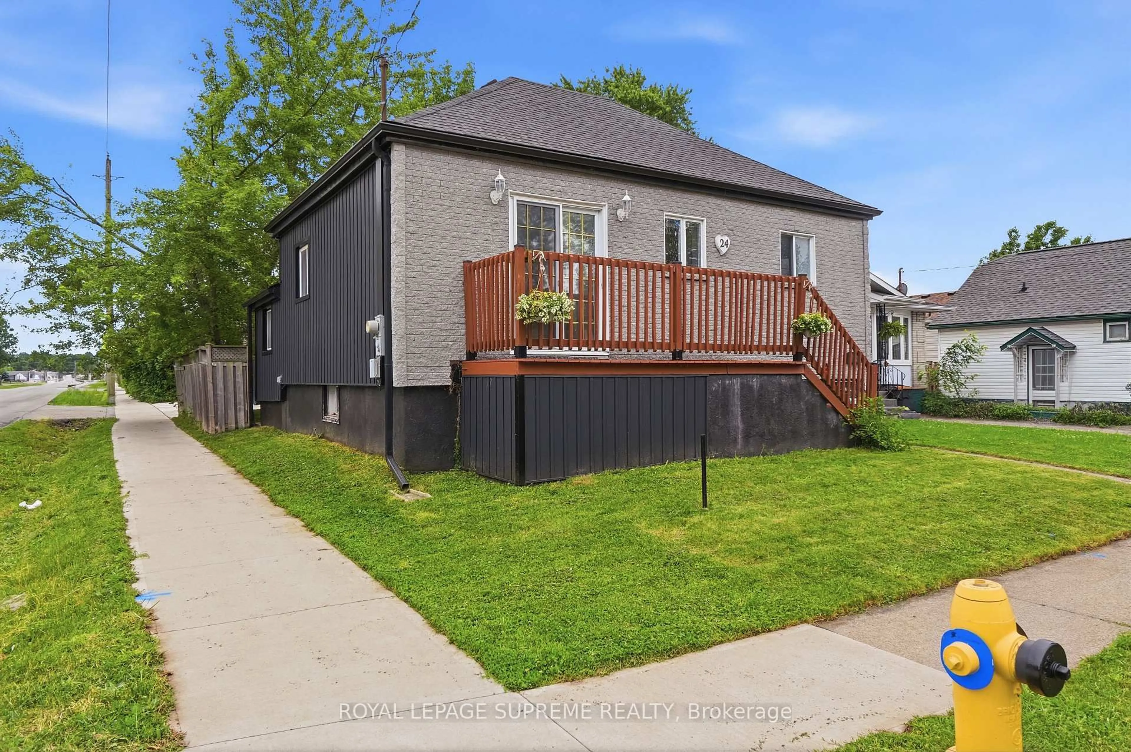 Home with vinyl exterior material, street for 24 Alexandra Blvd, St. Catharines Ontario L2P 1J7