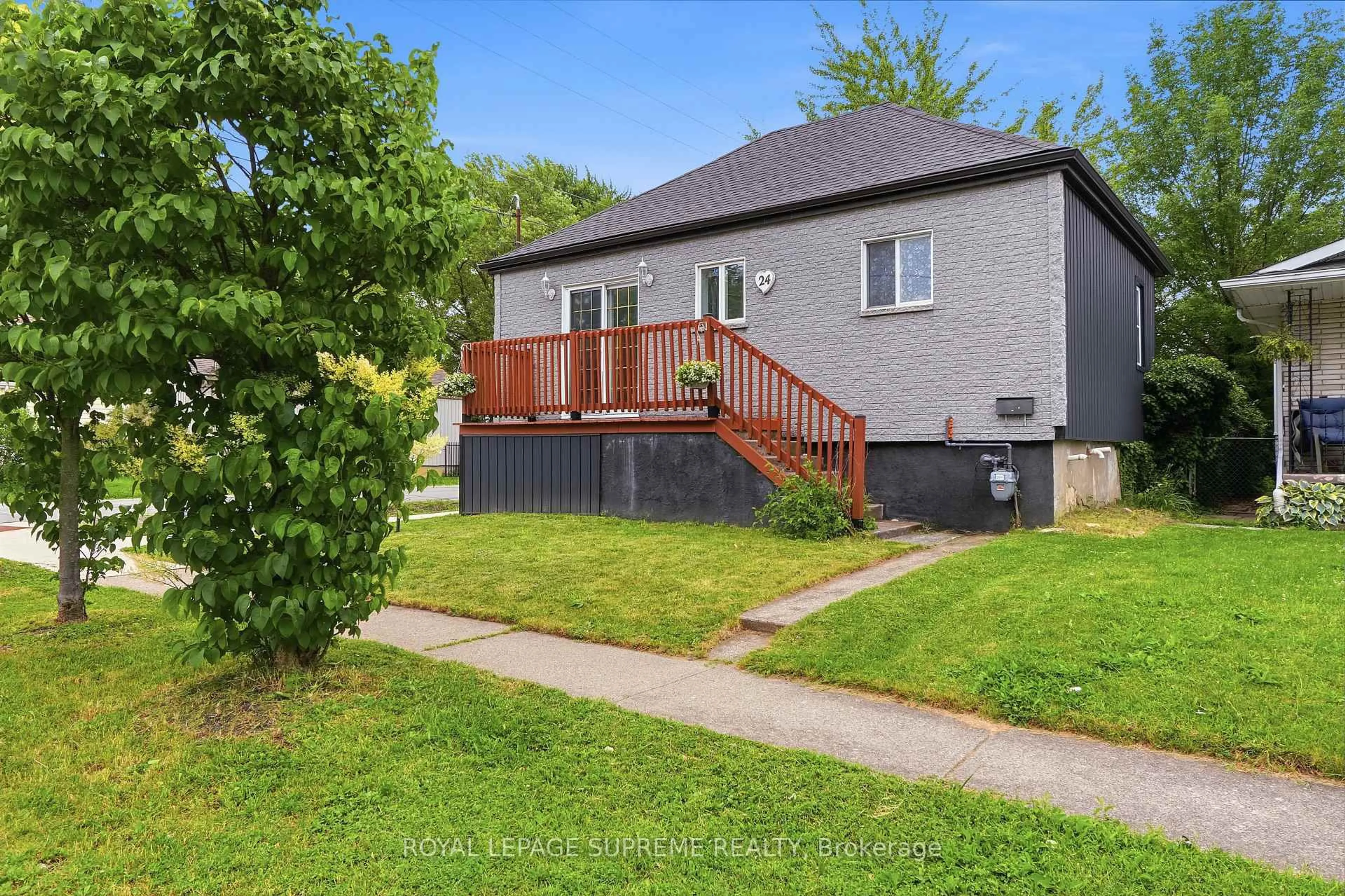 A pic from outside/outdoor area/front of a property/back of a property/a pic from drone, street for 24 Alexandra Blvd, St. Catharines Ontario L2P 1J7