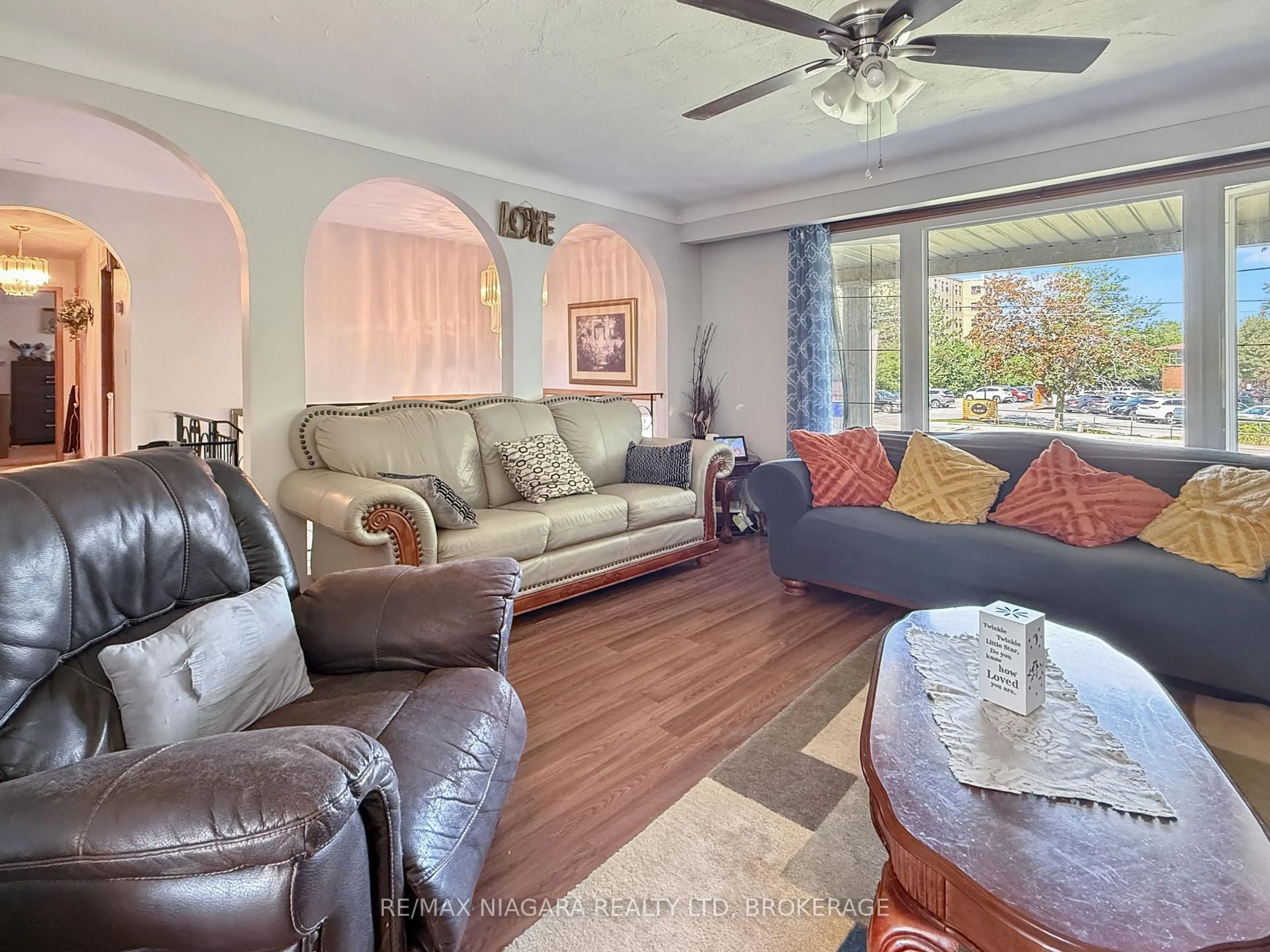 Living room with furniture, unknown for 318 Albany St, Fort Erie Ontario L2A 1L9